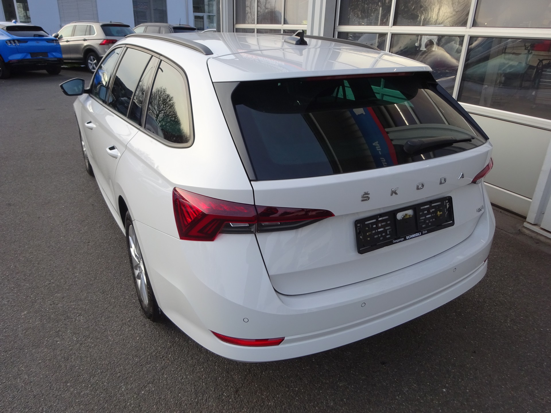 SKODA Octavia Combi 2.0 TDI DSG Ambition 4x4-showroom-element-1