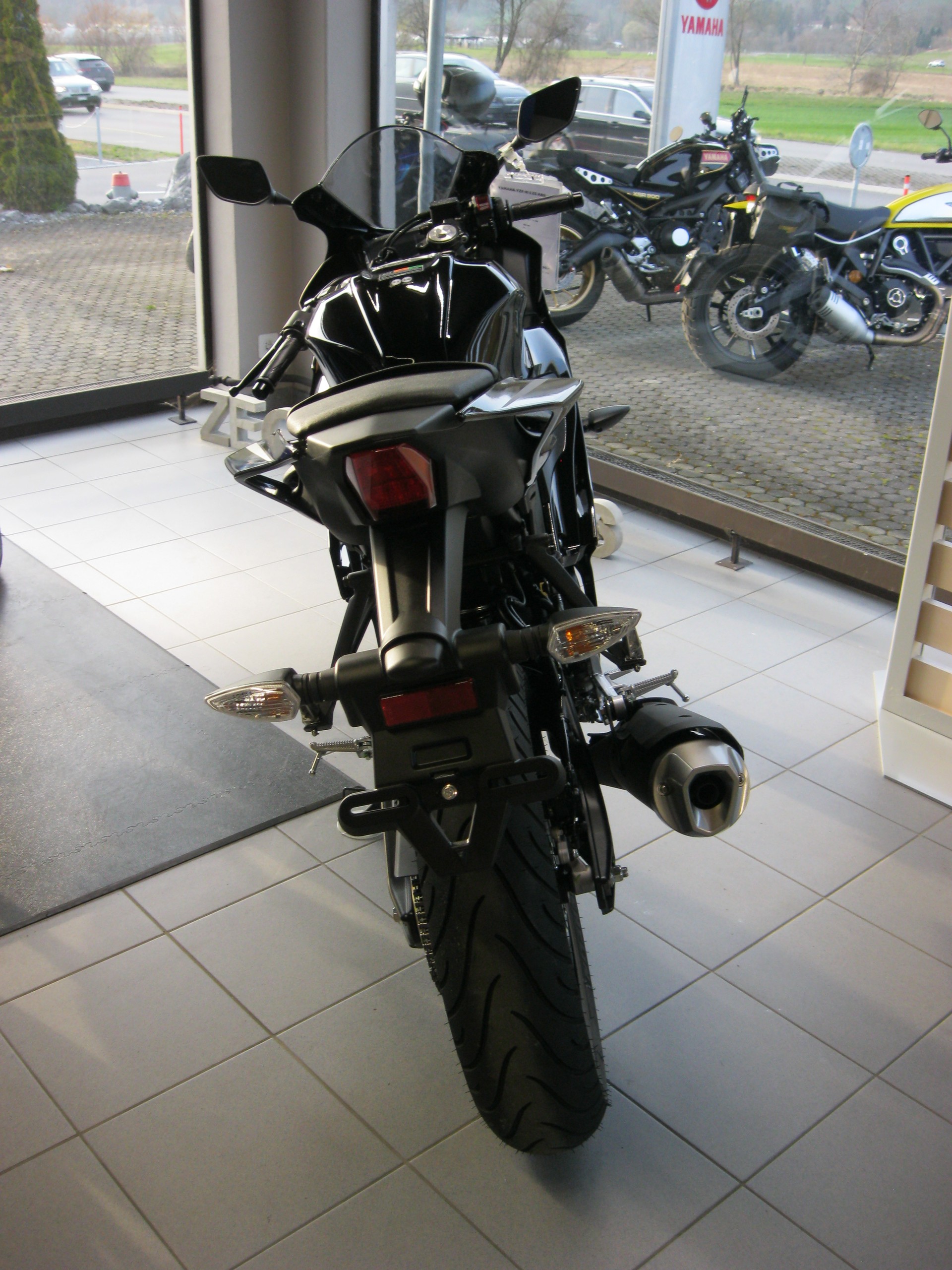 YAMAHA YZF-R 125 ABS-image-3