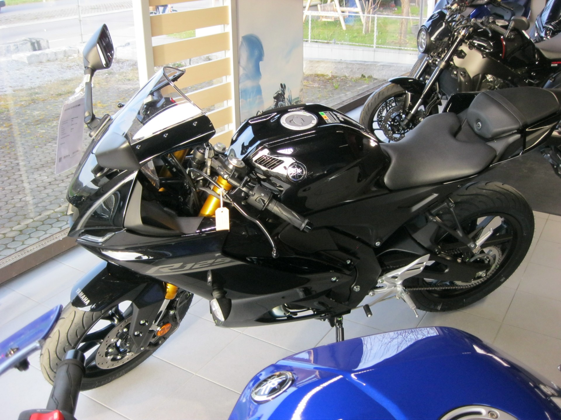 YAMAHA YZF-R 125 ABS-image-0