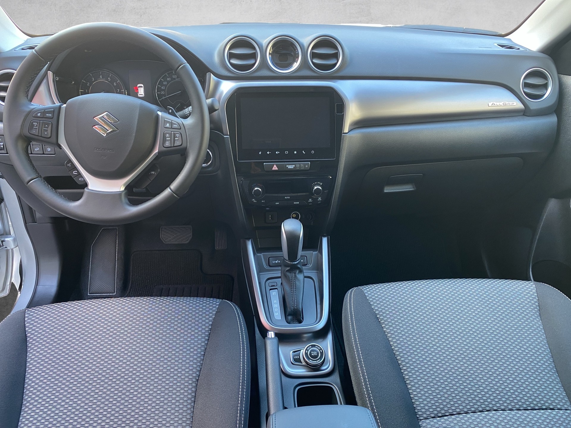 SUZUKI Vitara 1.4 Boosterjet Compact + 4x4 Hybrid Automatic-image-11
