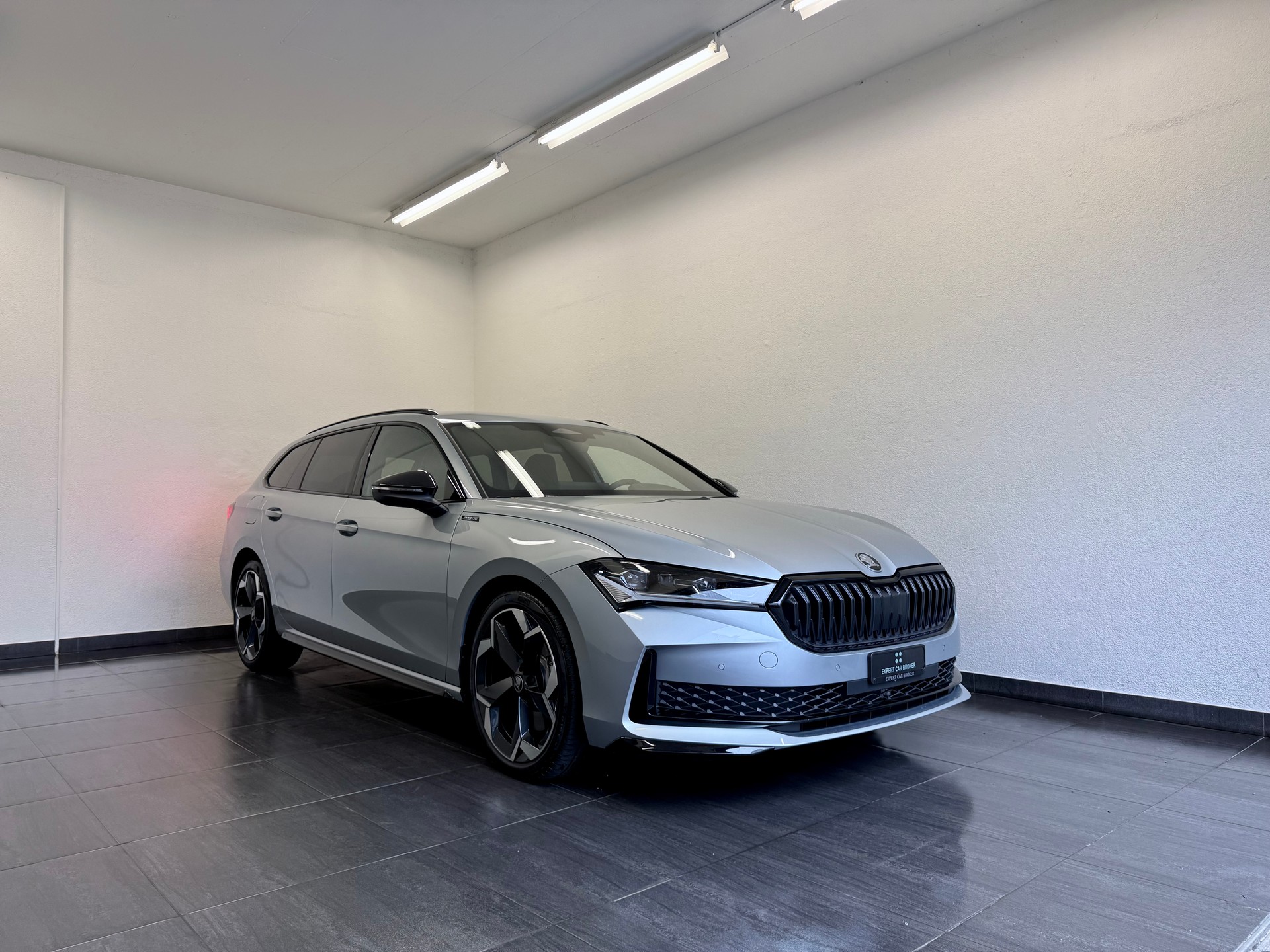 SKODA Superb Combi Sportline 2.0 TDI 4x4 DSG-showroom-element-1