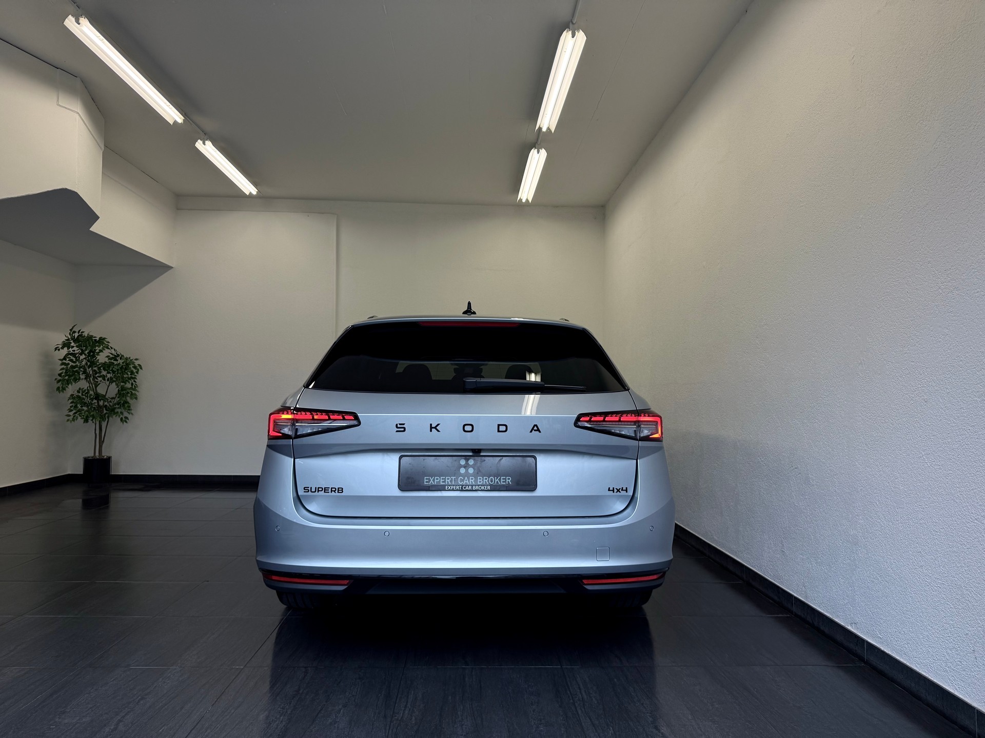 SKODA Superb Combi Sportline 2.0 TDI 4x4 DSG-image-11