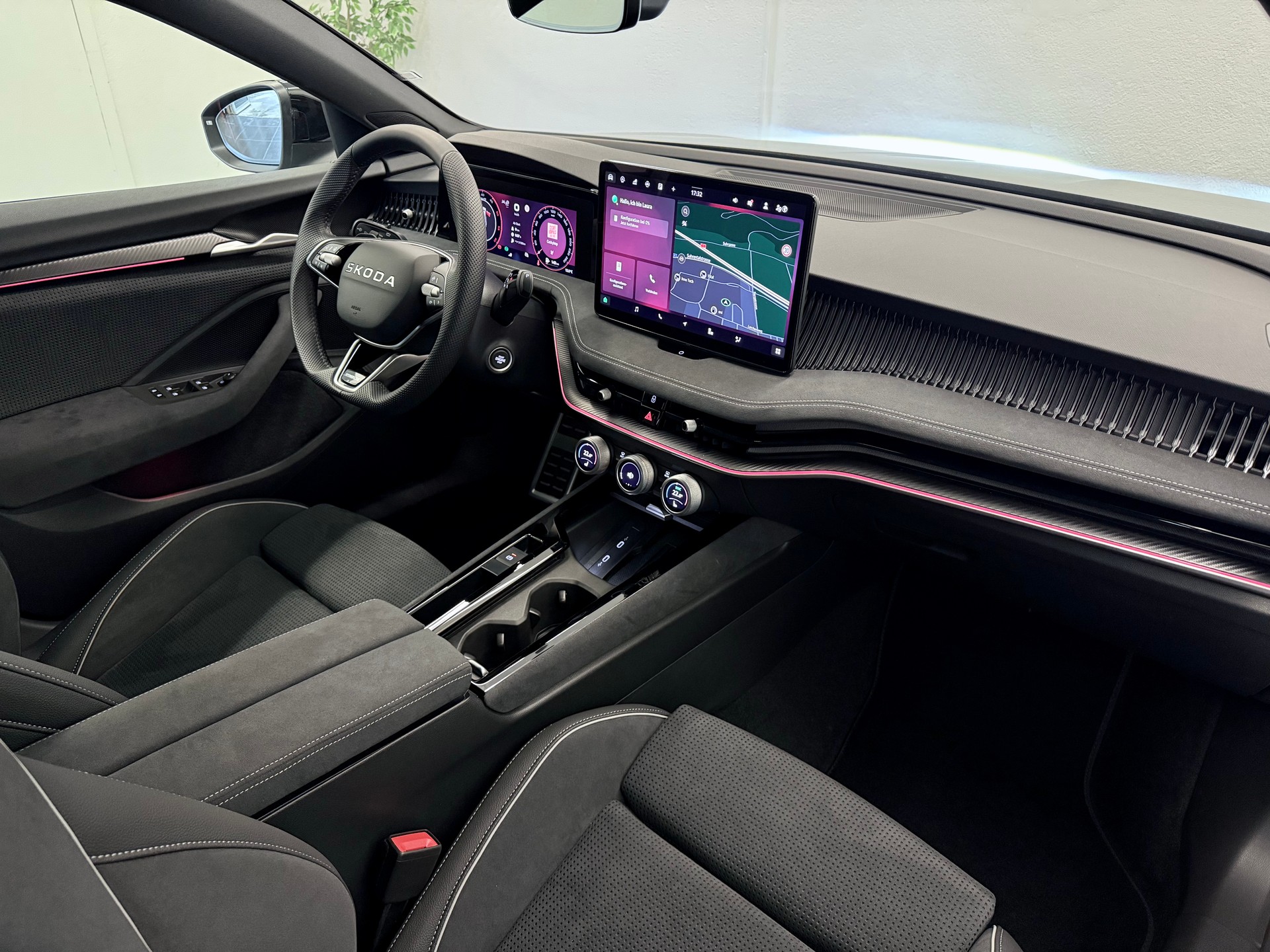 SKODA Superb Combi Sportline 2.0 TDI 4x4 DSG-image-18