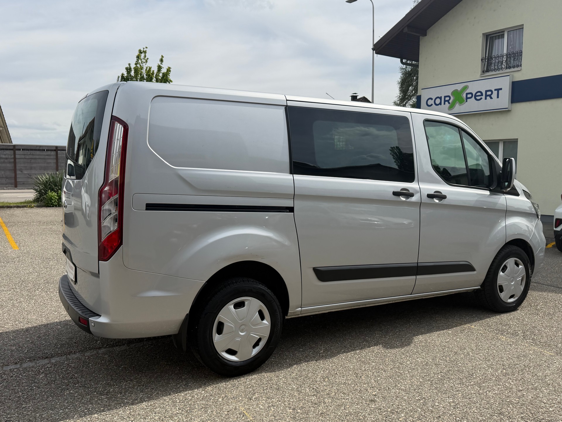 FORD Transit Custom Van 280 L1H1 Limited A-showroom-element-2