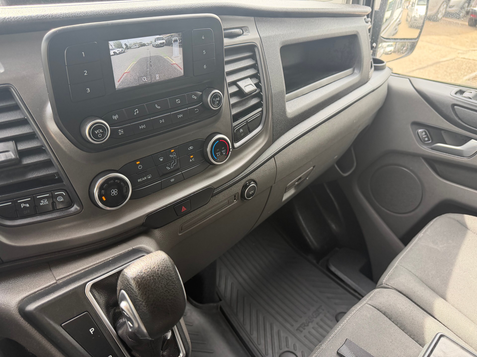 FORD Transit Custom Van 280 L1H1 Limited A-image-11