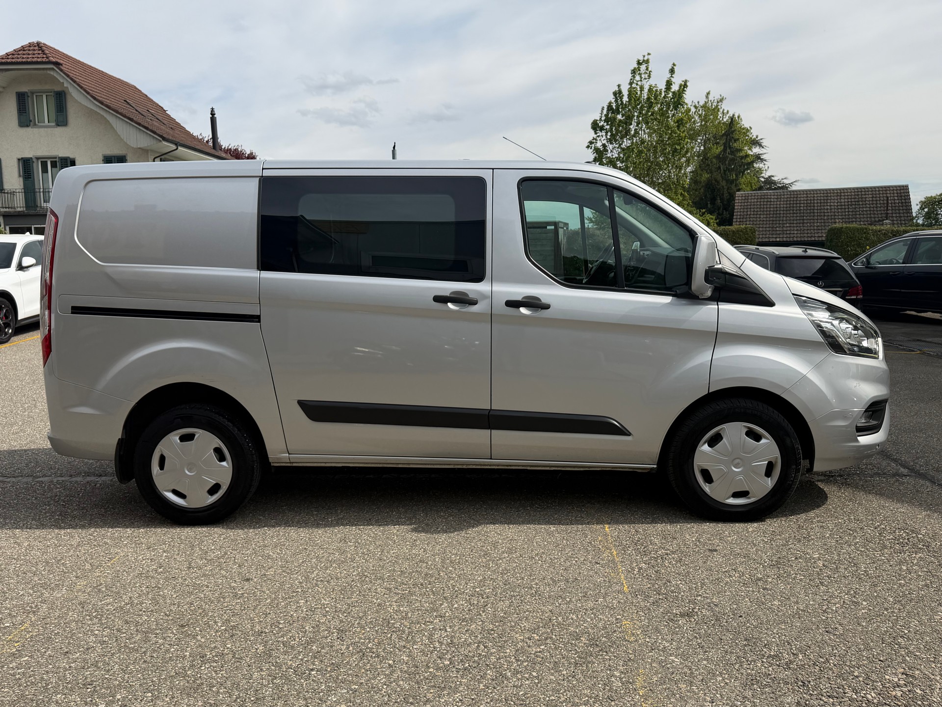 FORD Transit Custom Van 280 L1H1 Limited A-showroom-element-3