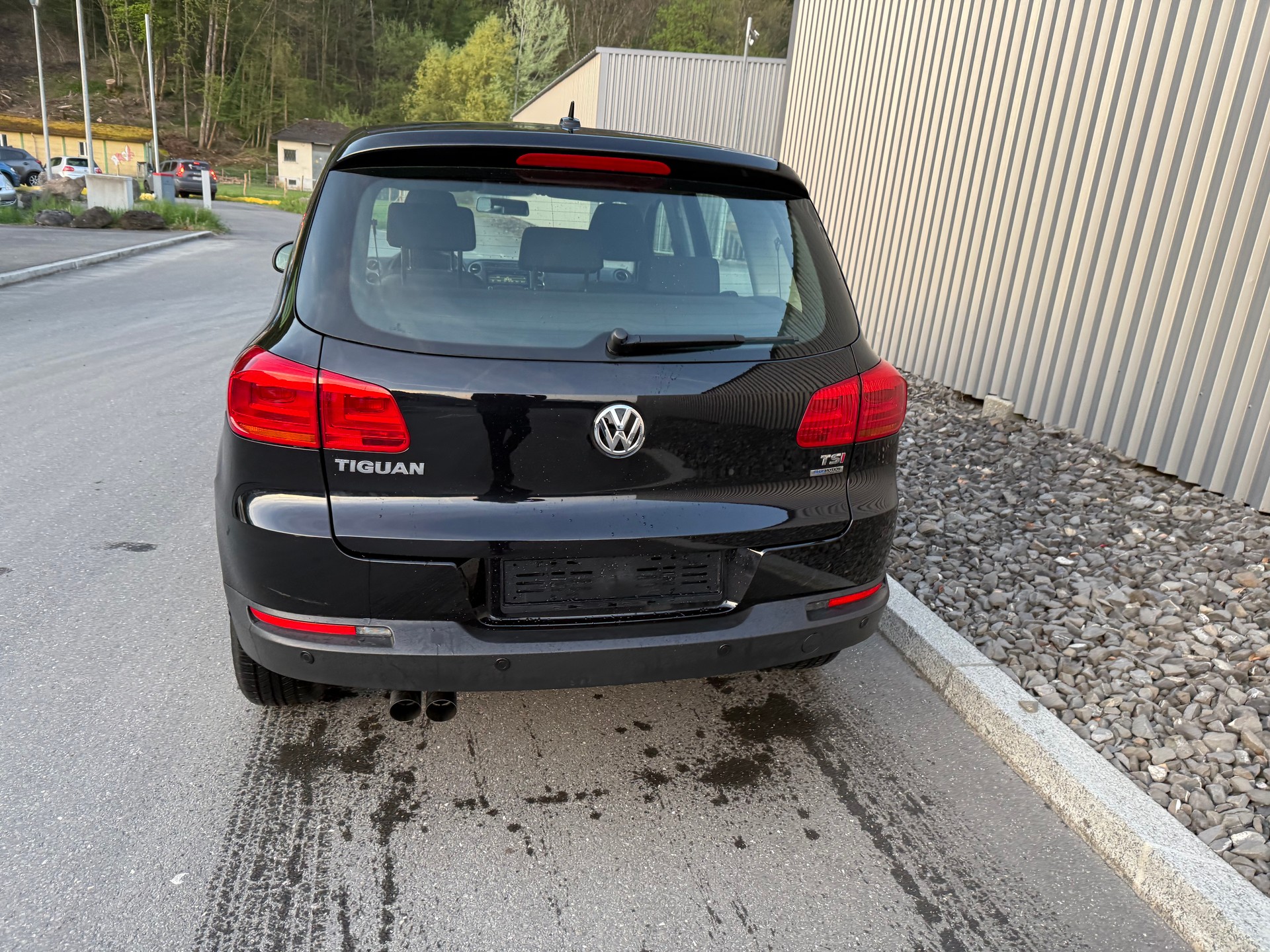 VW Tiguan 1.4 TSI BlueMotion Trend&Fun 4x2 FAIBLE KILOMÉTRAGE 23000 —-image-3