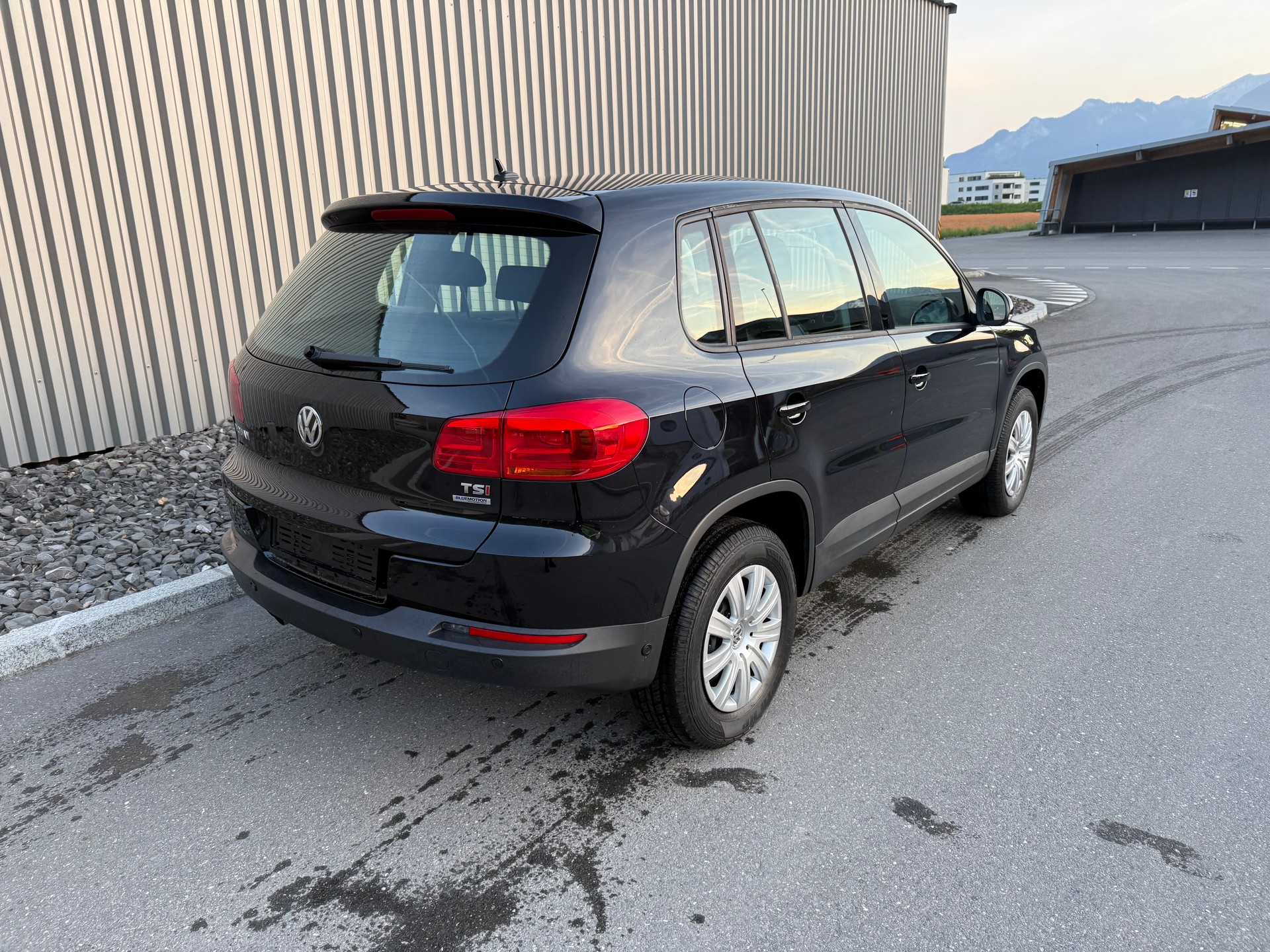 VW Tiguan 1.4 TSI BlueMotion Trend&Fun 4x2 FAIBLE KILOMÉTRAGE 23000 —-image-5