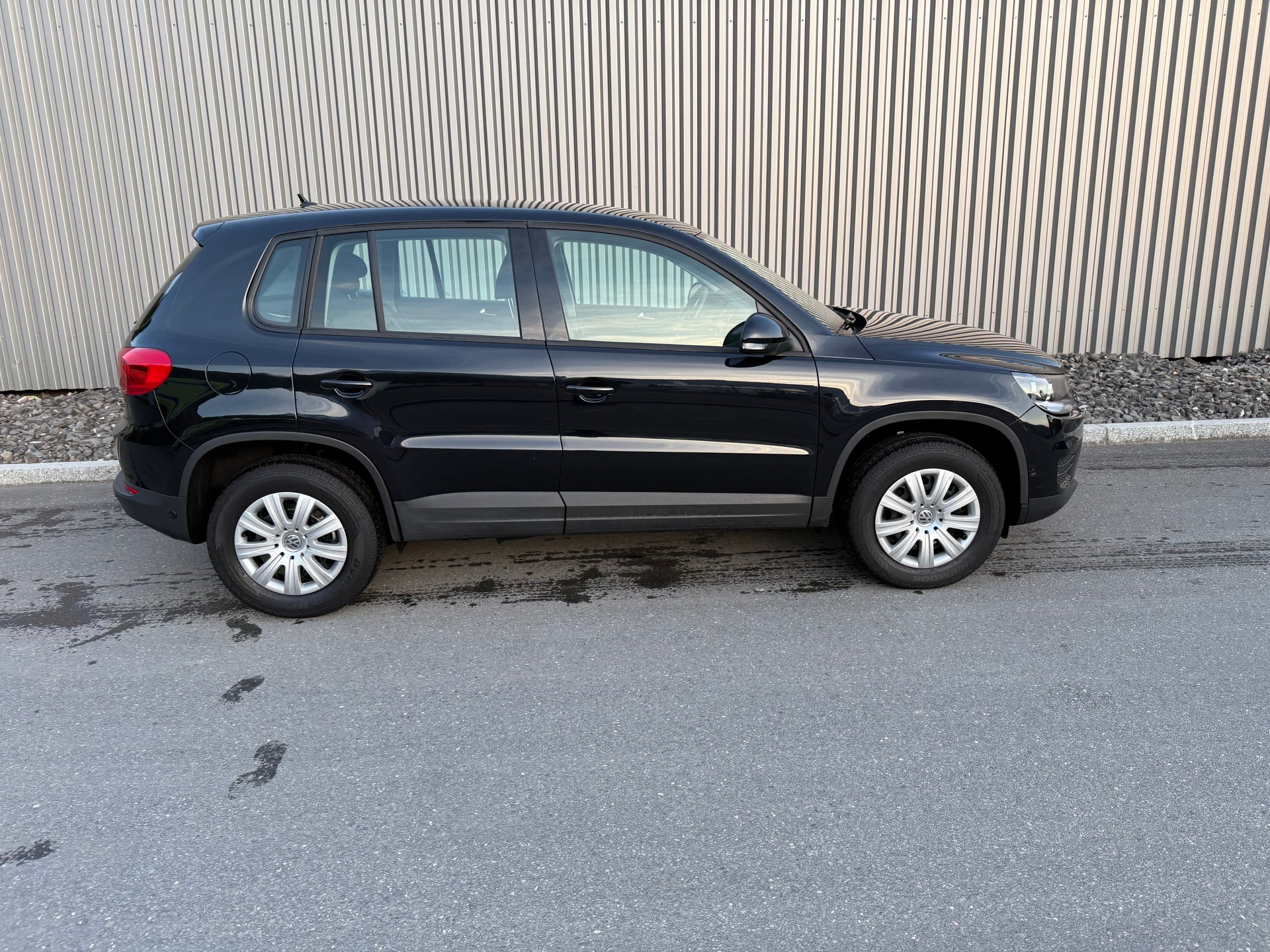 VW Tiguan 1.4 TSI BlueMotion Trend&Fun 4x2 FAIBLE KILOMÉTRAGE 23000 —-image-7