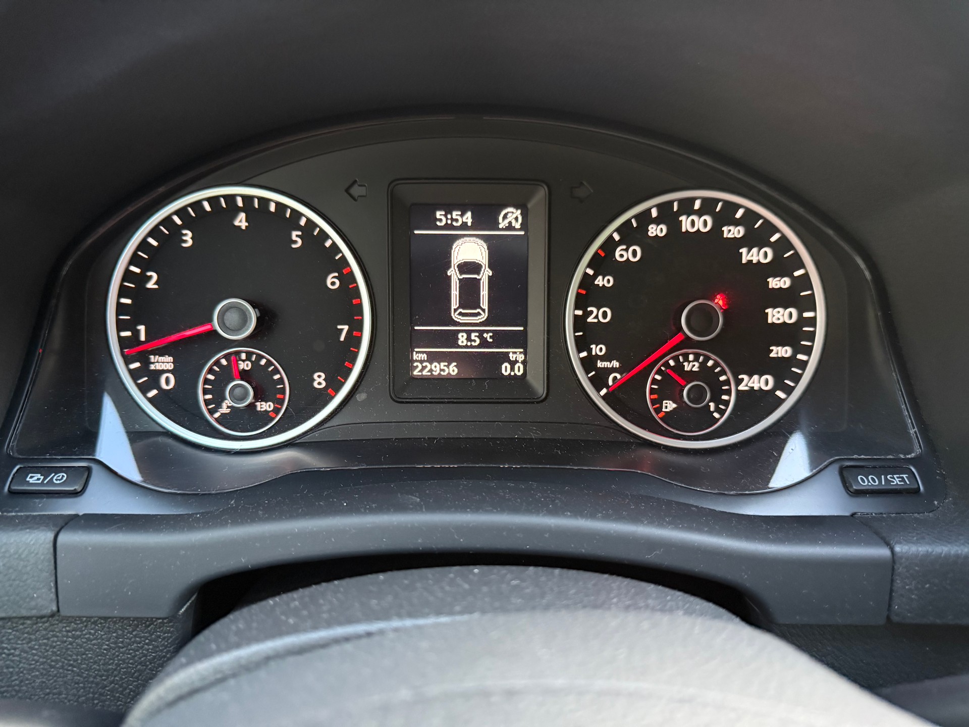 VW Tiguan 1.4 TSI BlueMotion Trend&Fun 4x2 FAIBLE KILOMÉTRAGE 23000 —-image-15