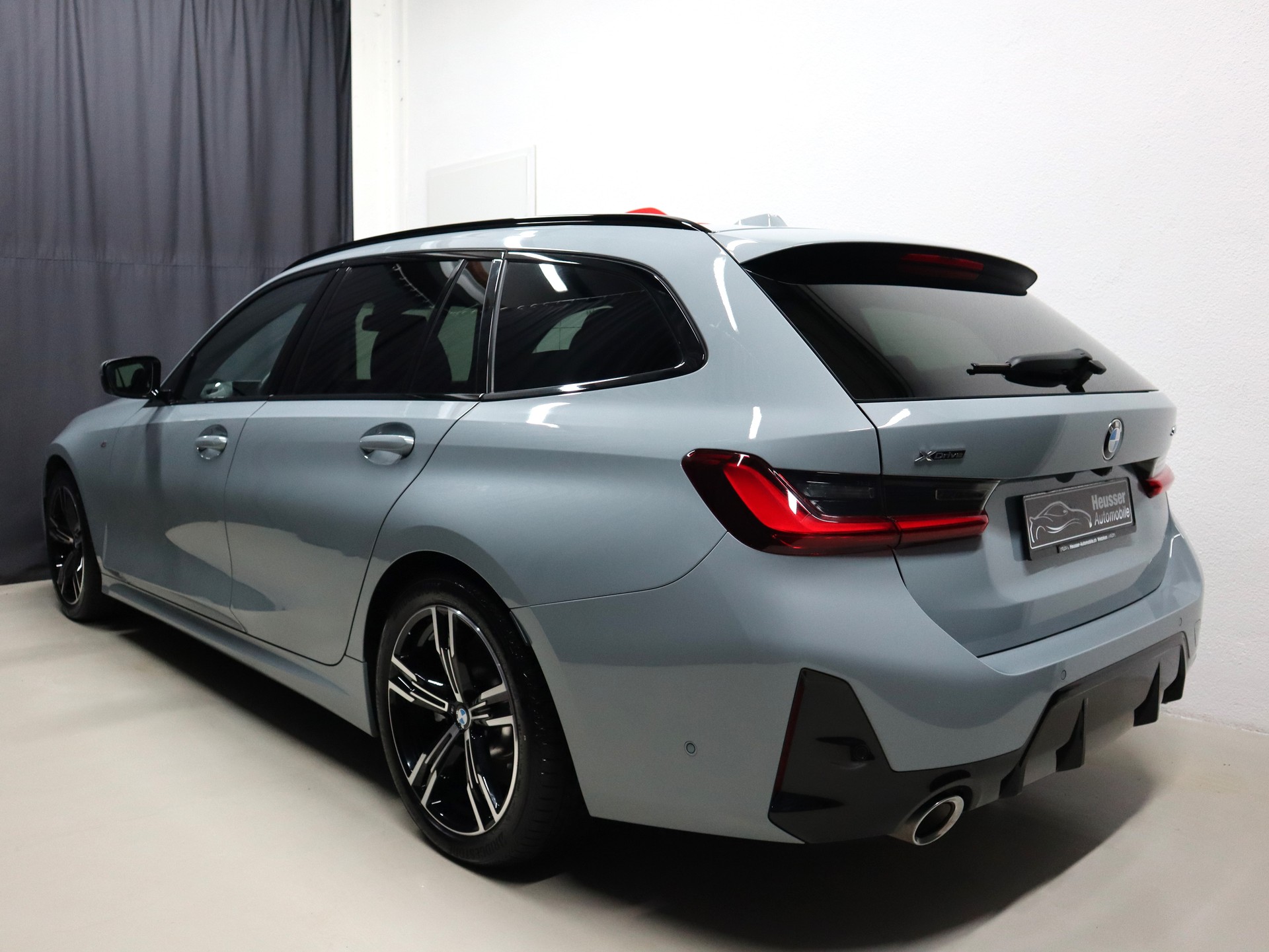 BMW 330i Touring xDrive Steptronic M Sport - Live Cockpit - Navi - Kamera - 245 PS-image-3