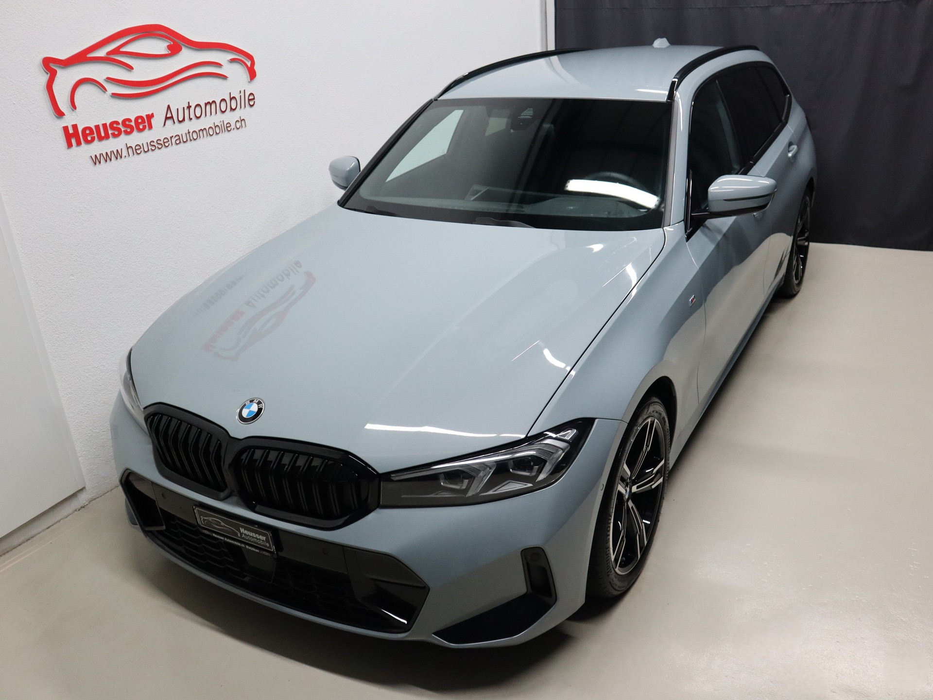 BMW 330i Touring xDrive Steptronic M Sport - Live Cockpit - Navi - Kamera - 245 PS-image-2