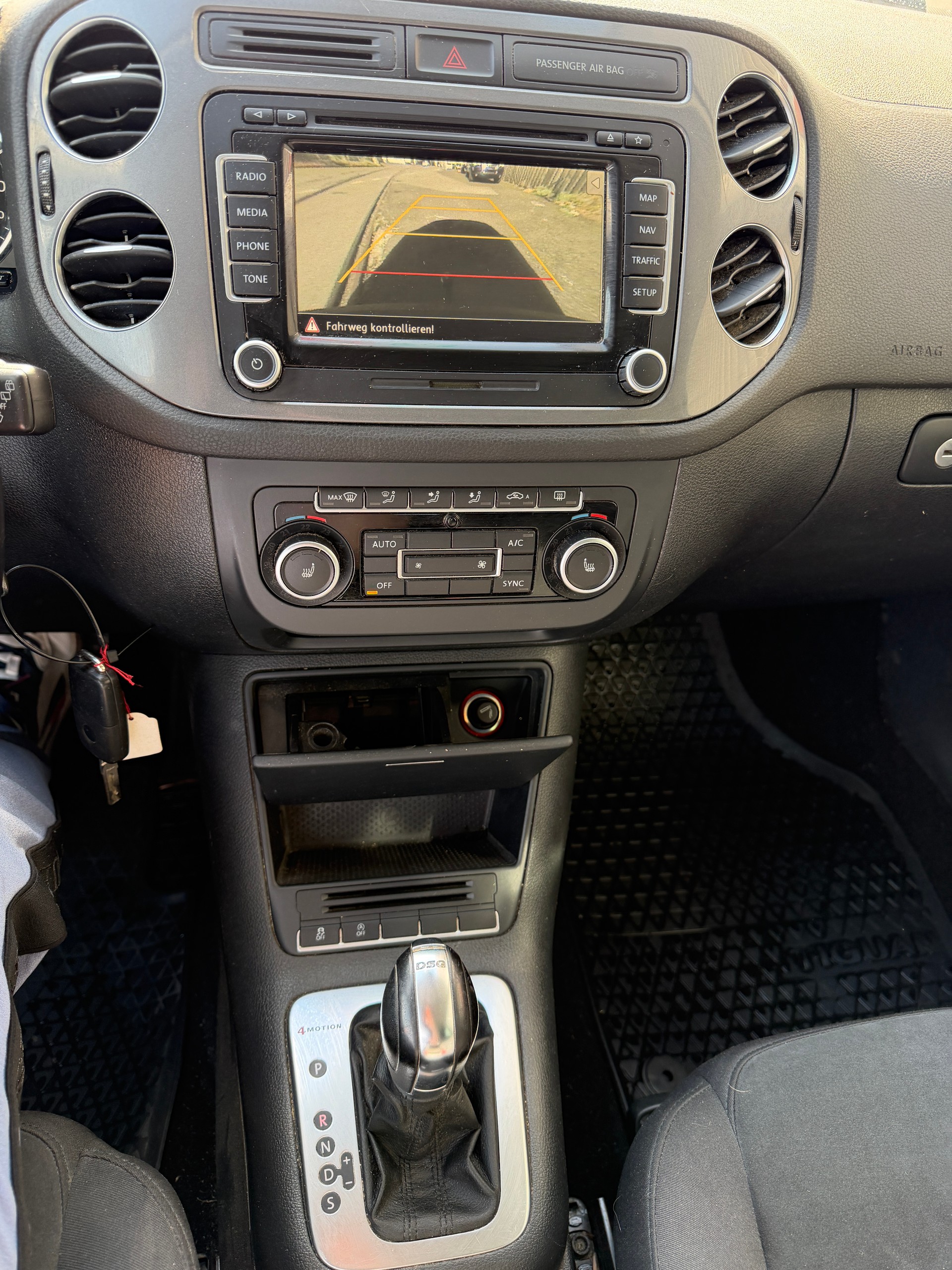 VW Tiguan 2.0 TDI BlueMotion Sport&Style 4Motion DSG-image-11