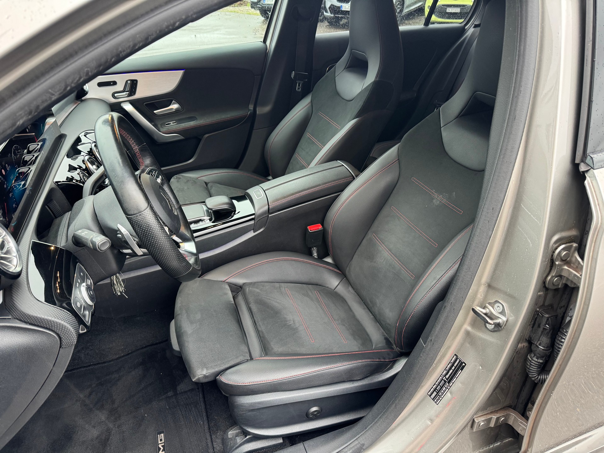 MERCEDES-BENZ A 250 AMG Line 7G-DCT-image-9