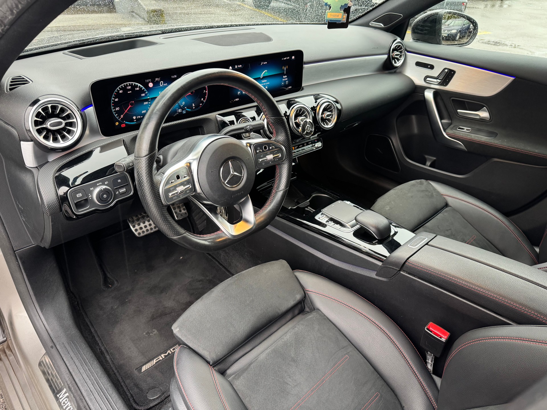 MERCEDES-BENZ A 250 AMG Line 7G-DCT-image-7