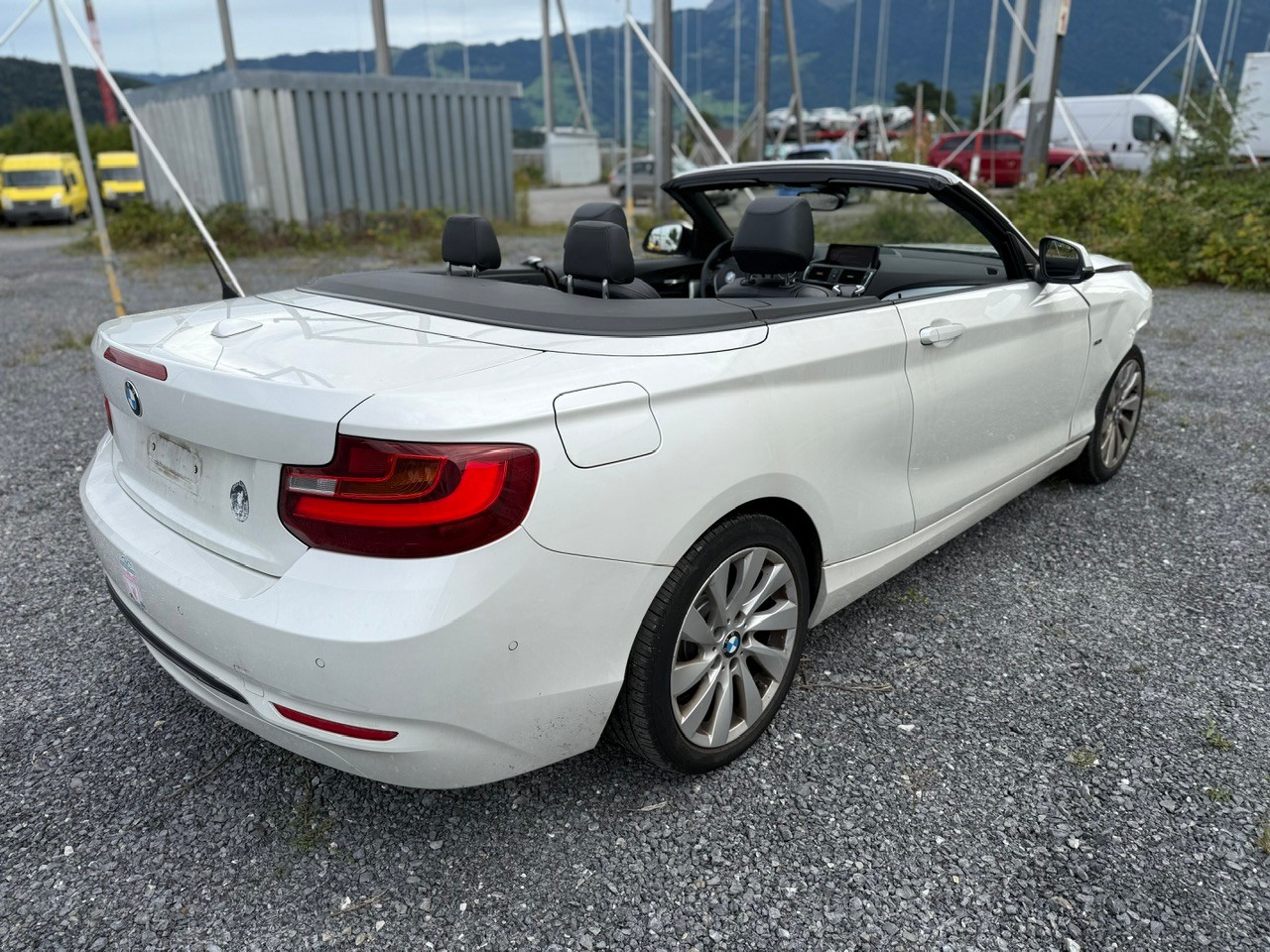 BMW 220i Sport Line Steptronic-image-2
