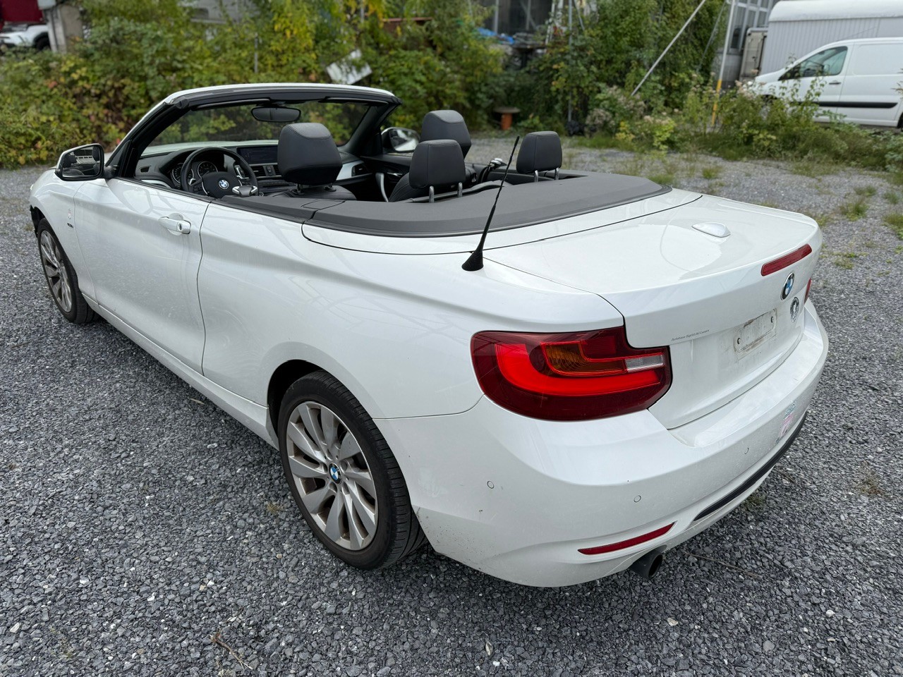 BMW 220i Sport Line Steptronic-image-3