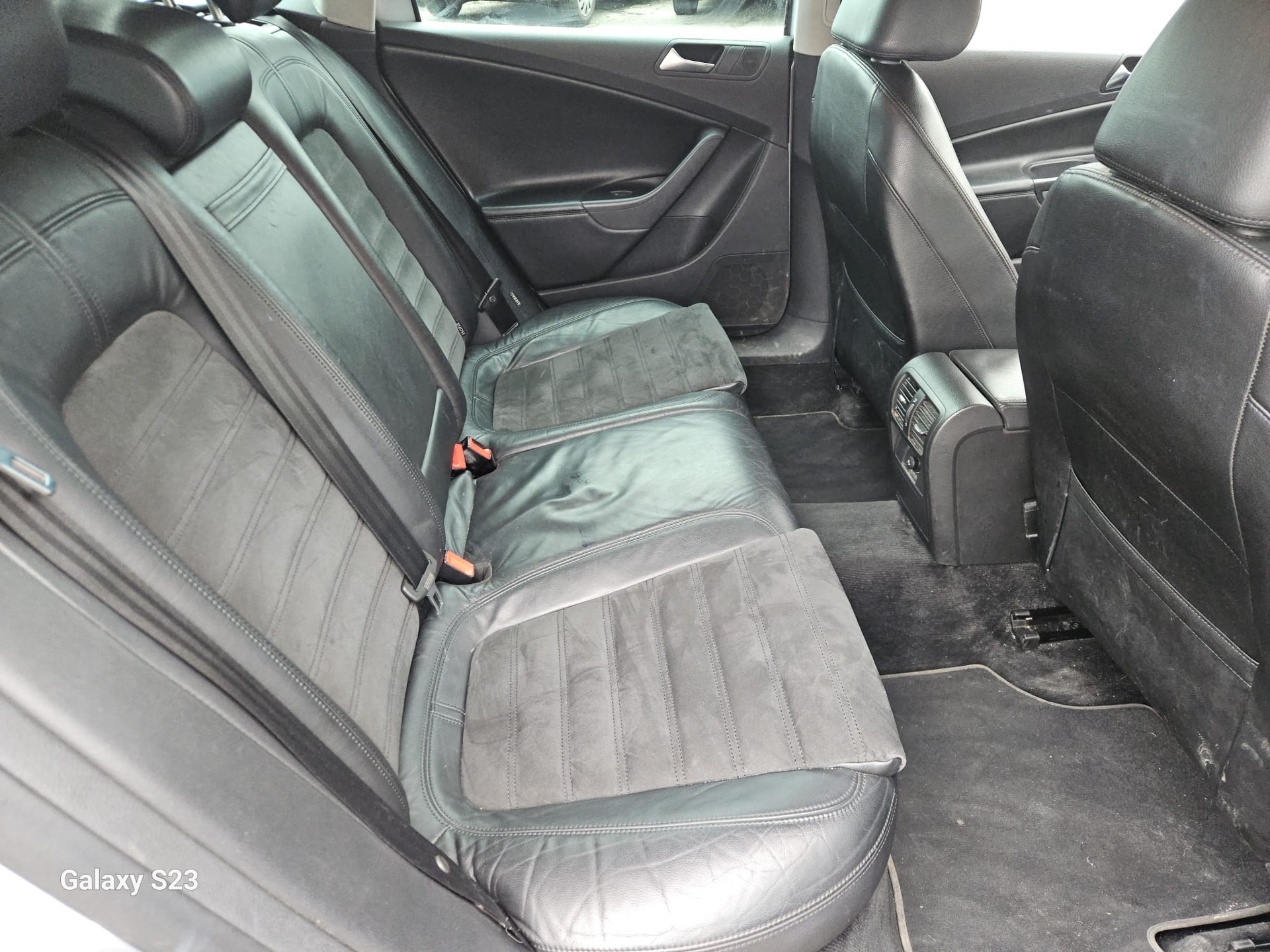 VW Passat Variant 2.0 TDI Highline 4Motion-image-12