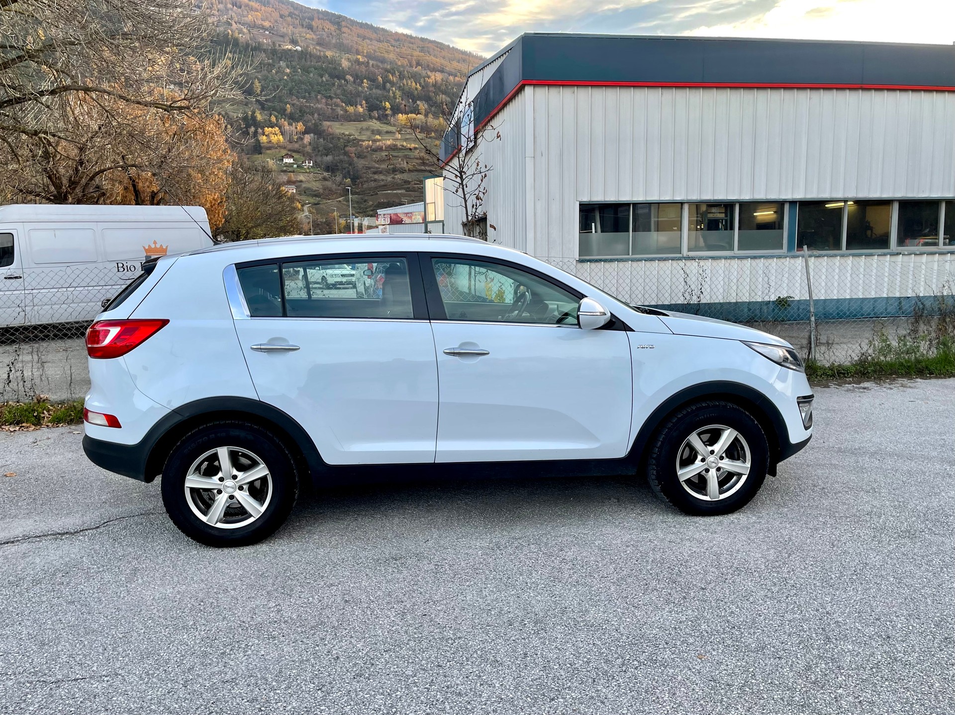 KIA Sportage 2.0 CRDi Trend 4WD-image-18