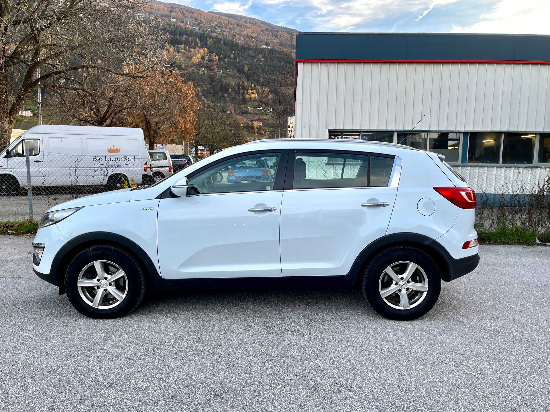 KIA Sportage 2.0 CRDi Trend 4WD-image-13