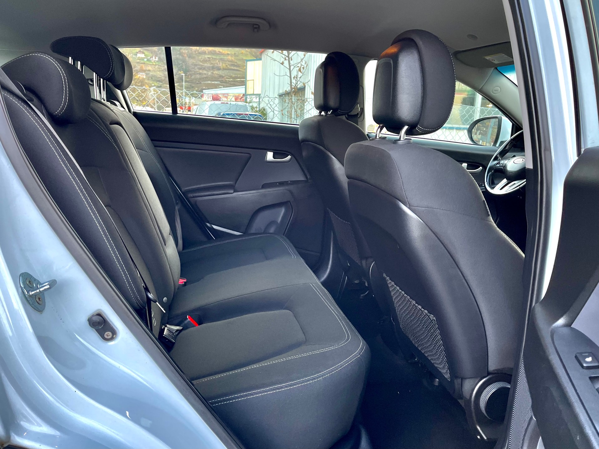 KIA Sportage 2.0 CRDi Trend 4WD-image-15