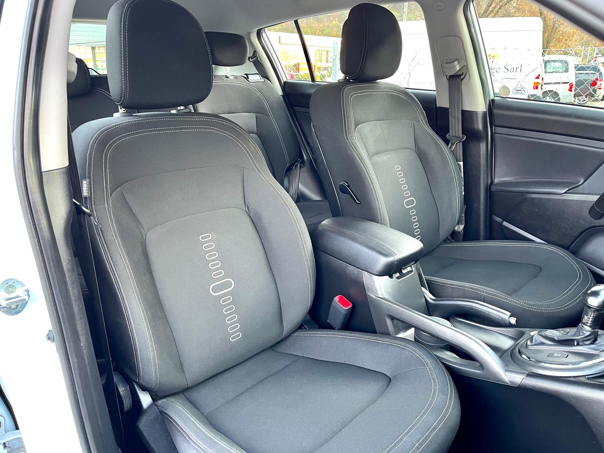 KIA Sportage 2.0 CRDi Trend 4WD-image-21
