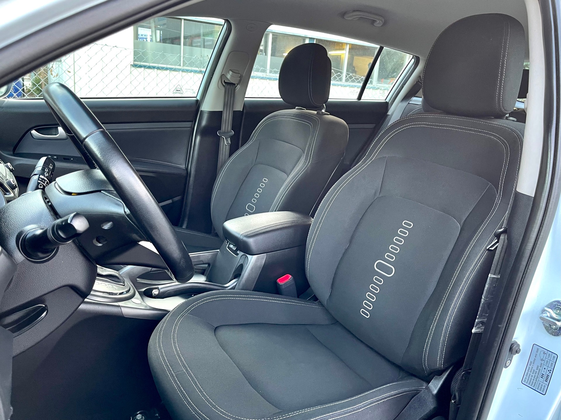 KIA Sportage 2.0 CRDi Trend 4WD-image-12