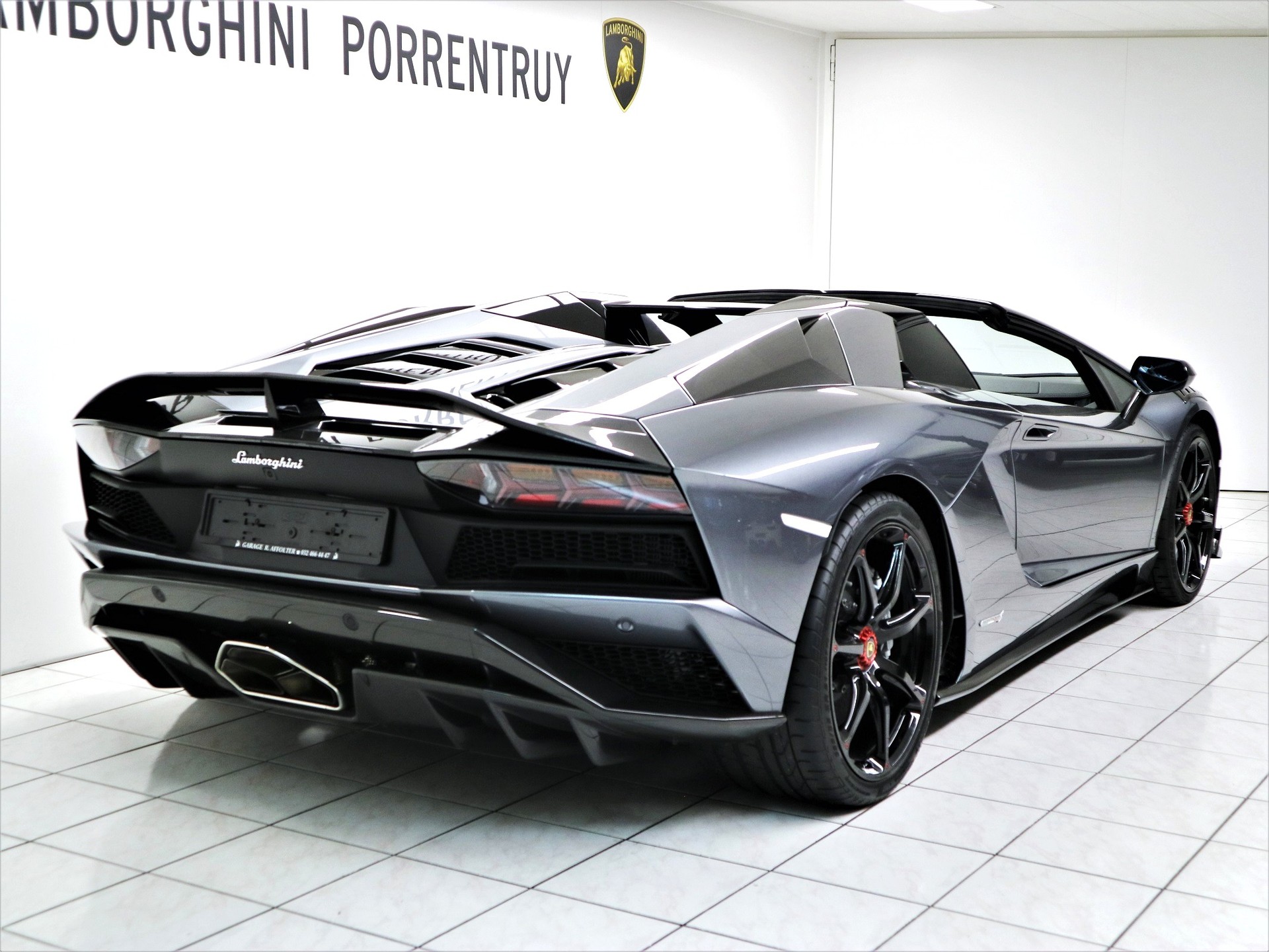 LAMBORGHINI Aventador S LP740-4 Roadster E-Gear-image-2