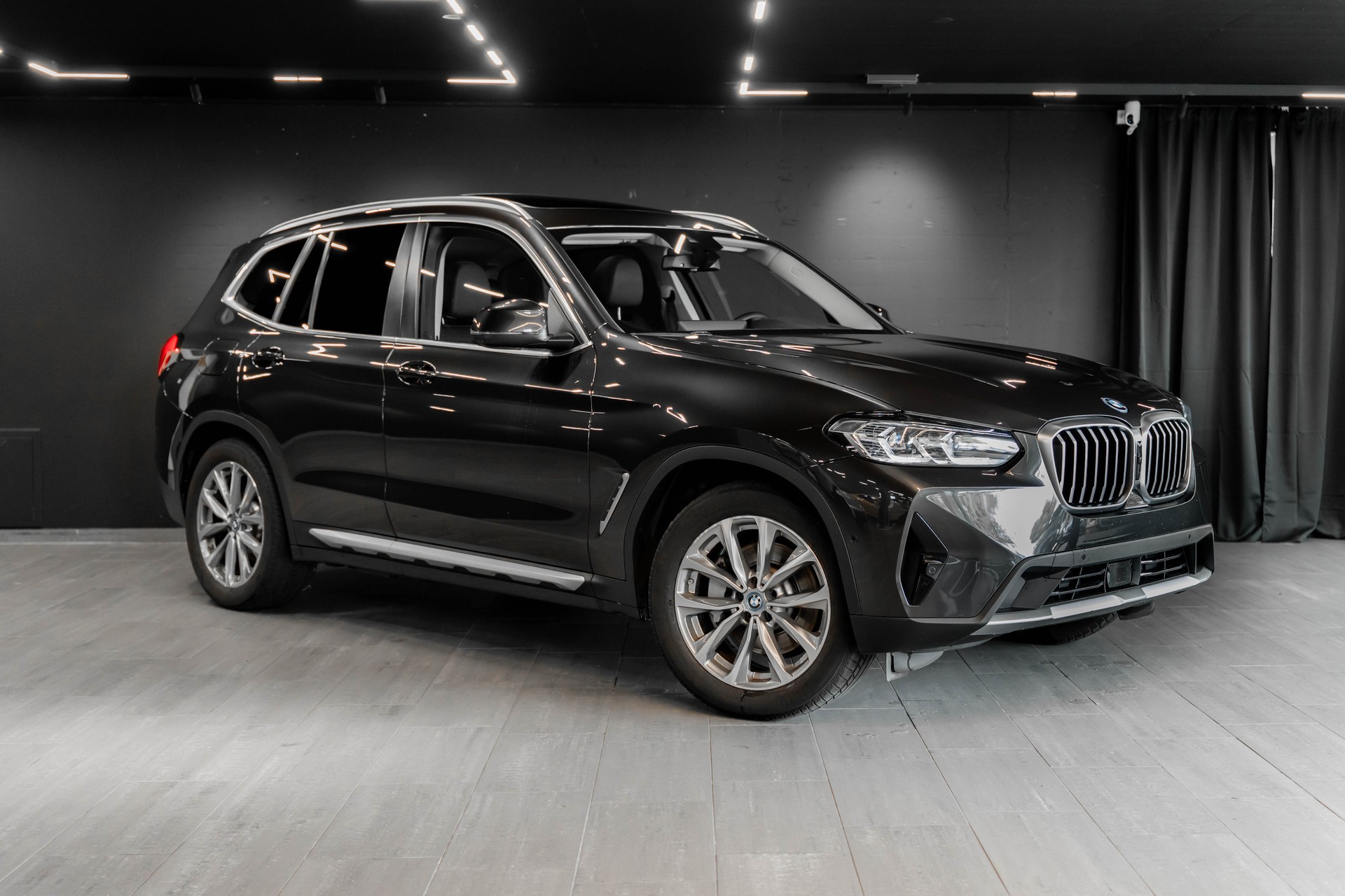 BMW X3 xDrive 30e / CH Auto / Schiebedach / Anhängerkupplung / Head-Up / Lenkradheizung / 8 Fach / 360 Kamera / Dachträger inkl. Box