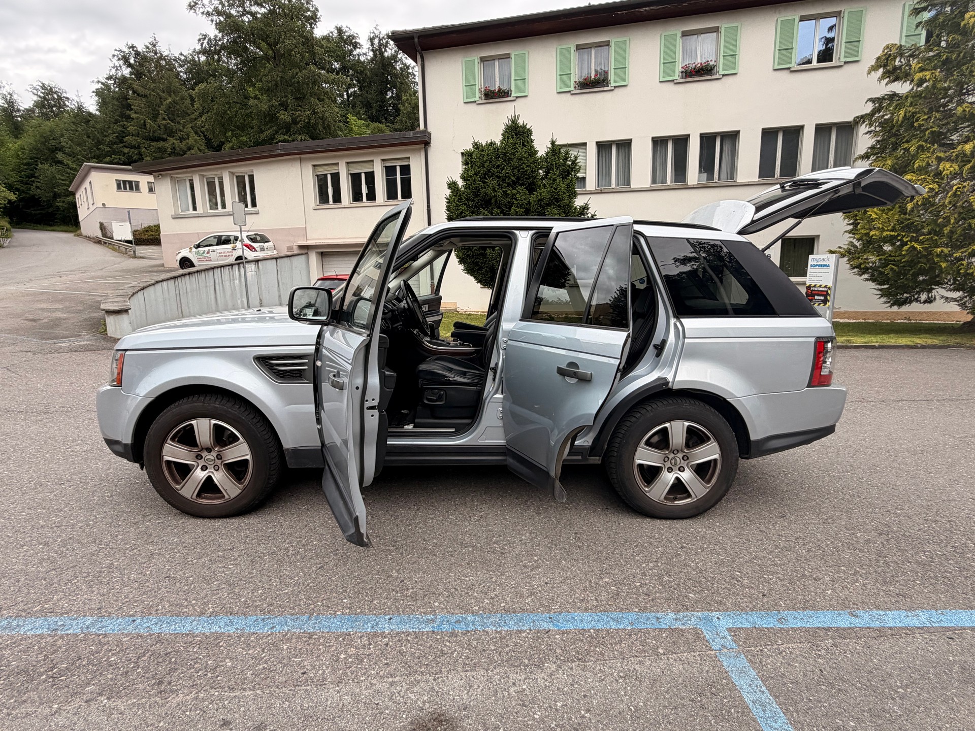 LAND ROVER Range Rover Sport 3.0 TDV6 HSE Automatic-image-17