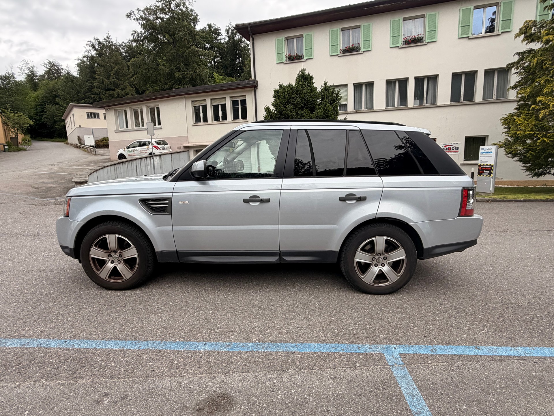 LAND ROVER Range Rover Sport 3.0 TDV6 HSE Automatic-showroom-element-2
