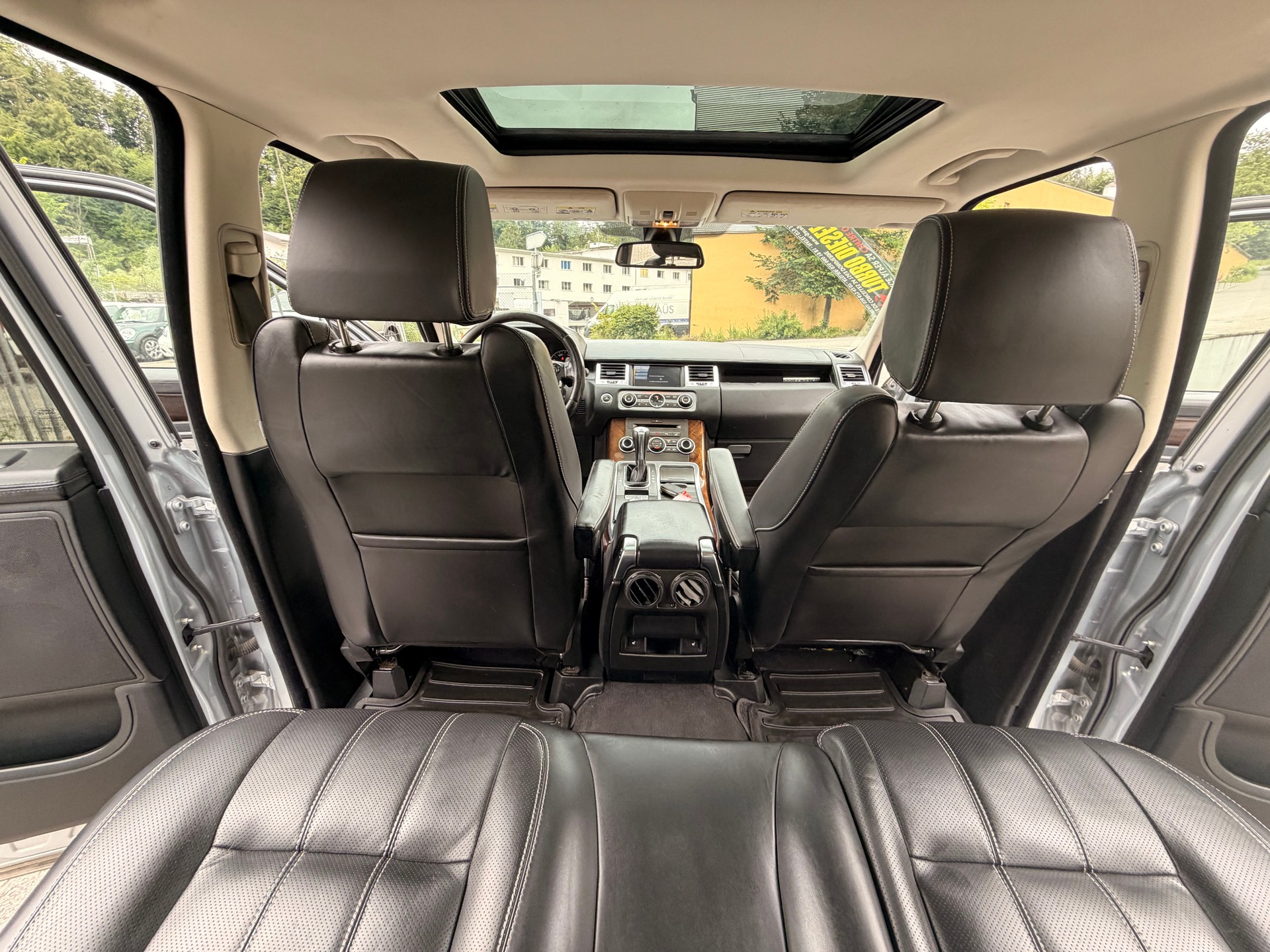 LAND ROVER Range Rover Sport 3.0 TDV6 HSE Automatic-image-24