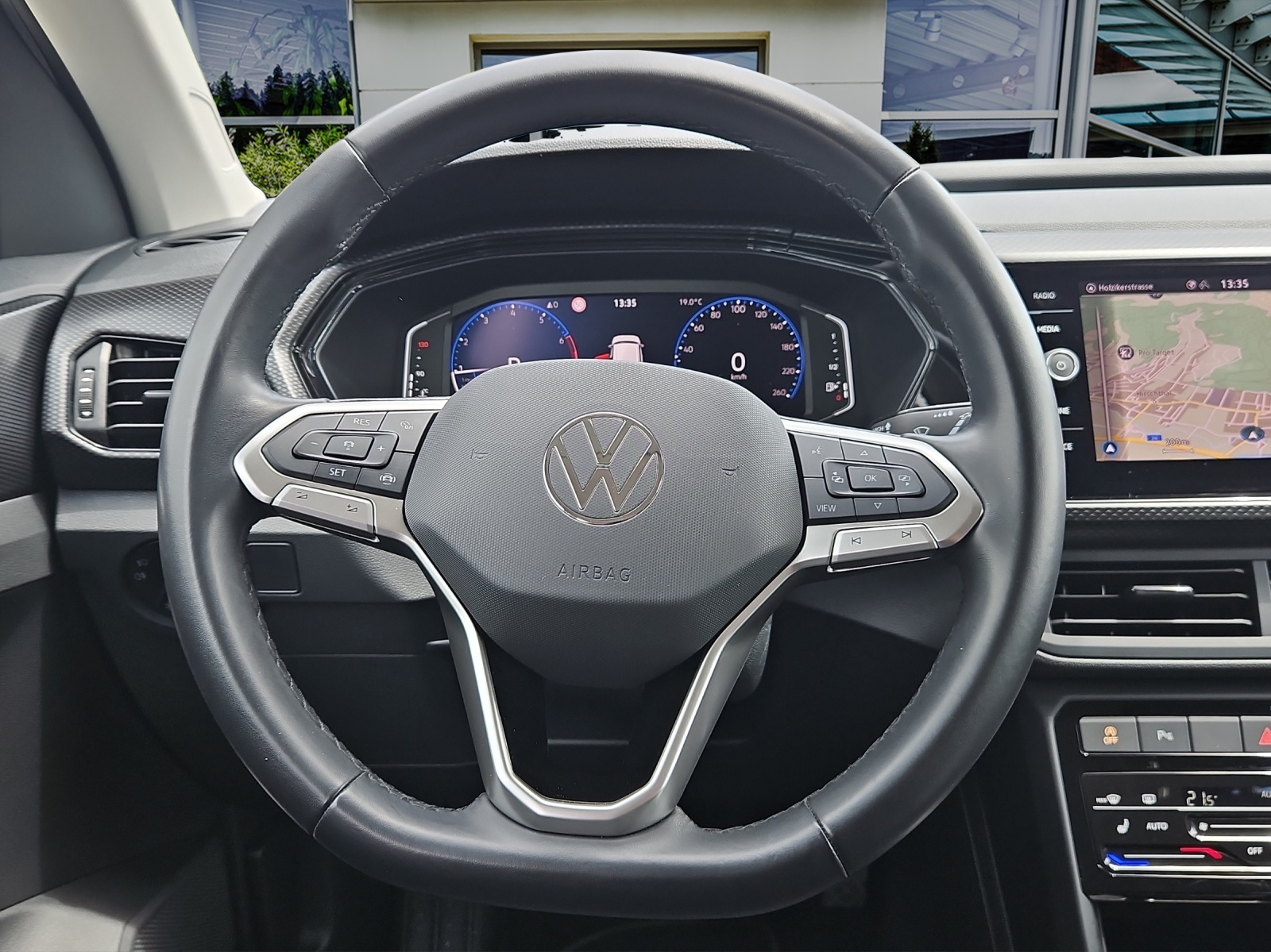 VW T-Cross 1.0 TSI Life DSG-image-11