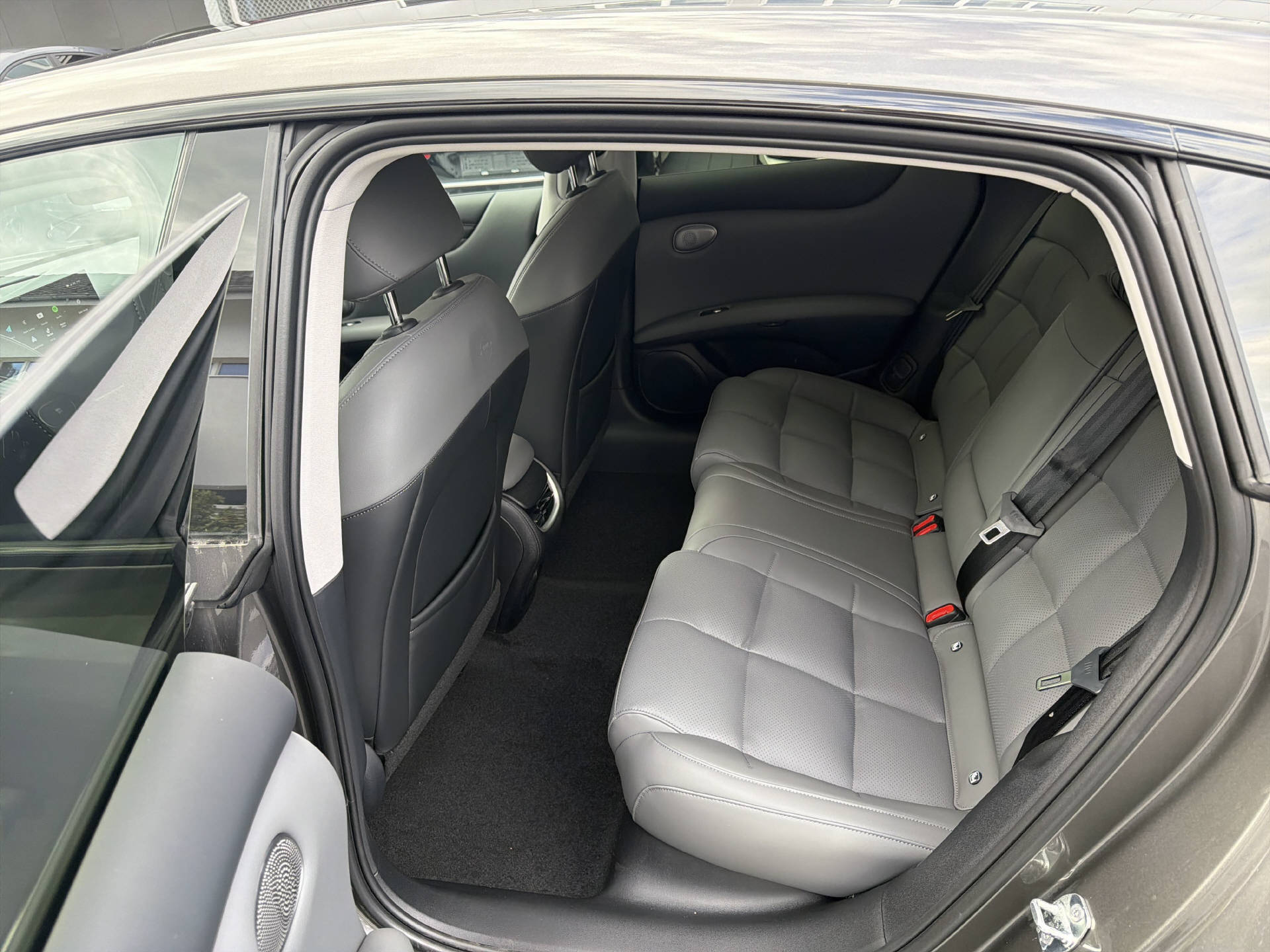 MG IM5 100 kWh Performance 20 4WD-image-8