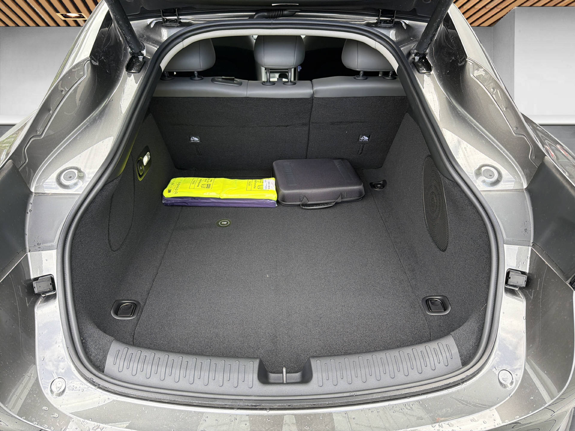 MG IM5 100 kWh Performance 20 4WD-image-9
