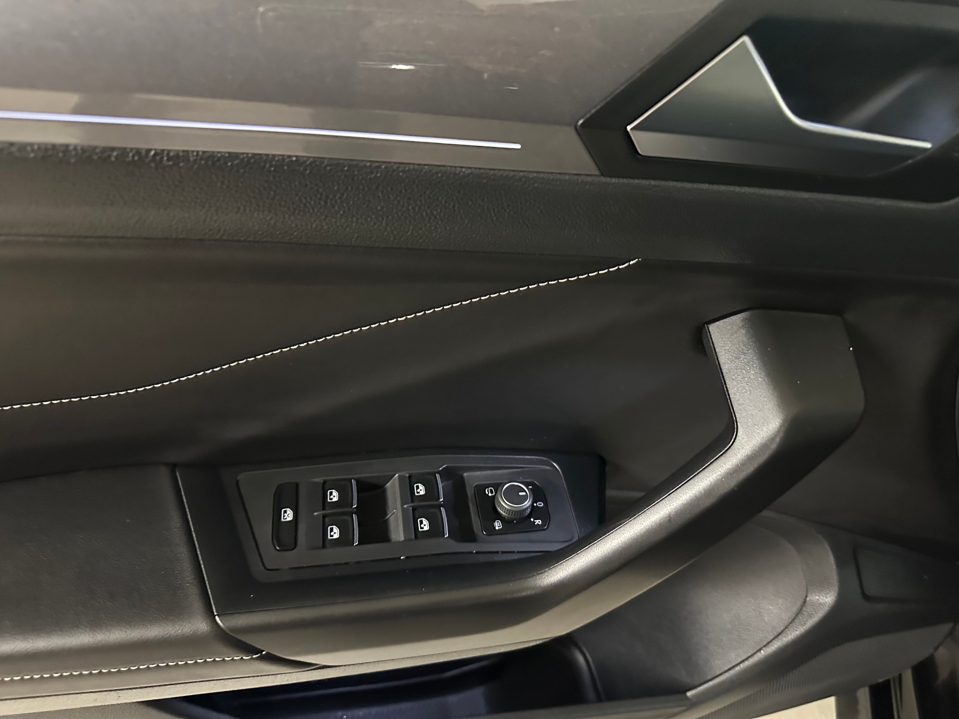 VW T-Roc 2.0 TDI 190PS Sport DSG-image-19