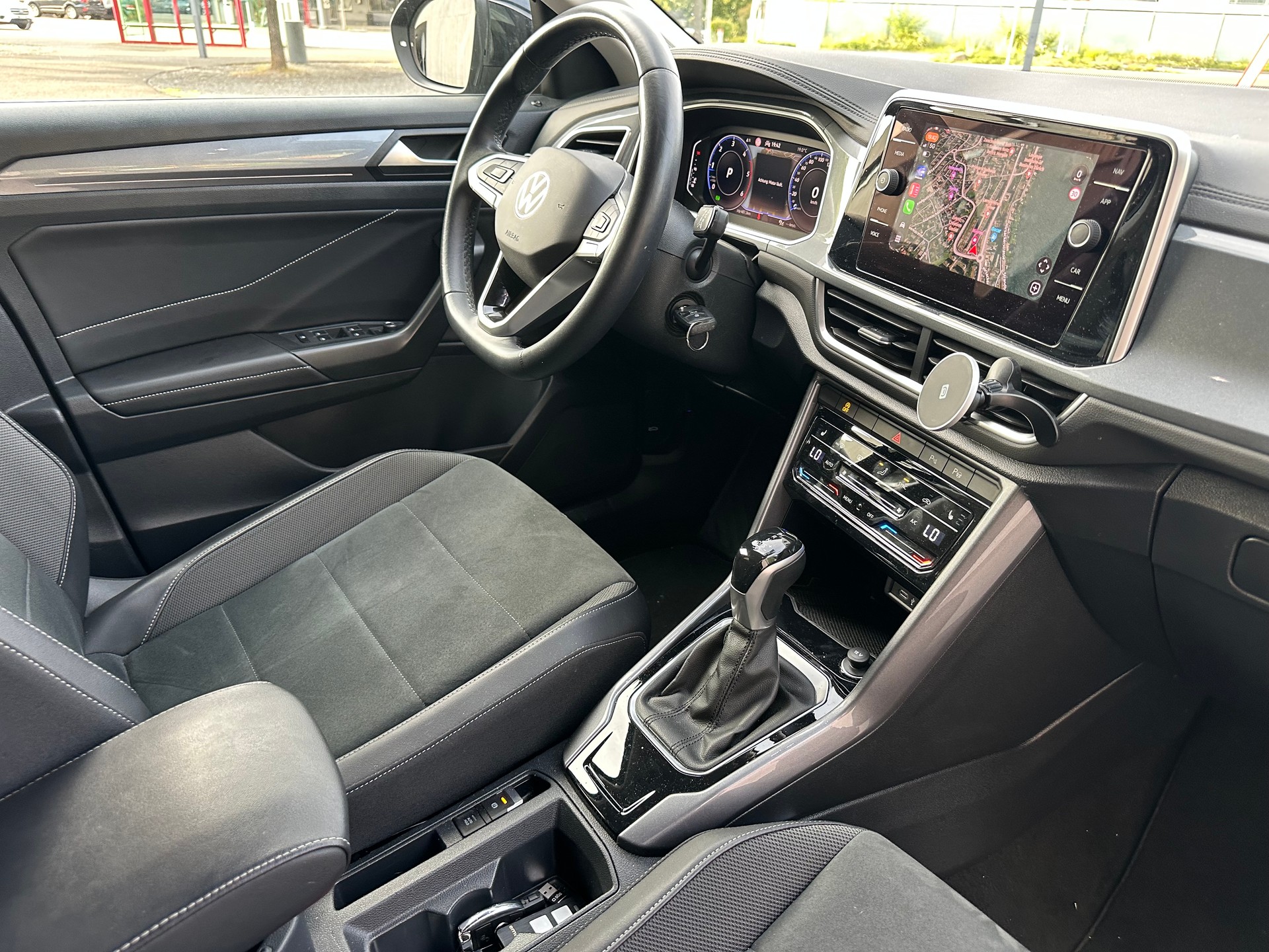 VW T-Roc 2.0 TDI 190PS Sport DSG-image-11