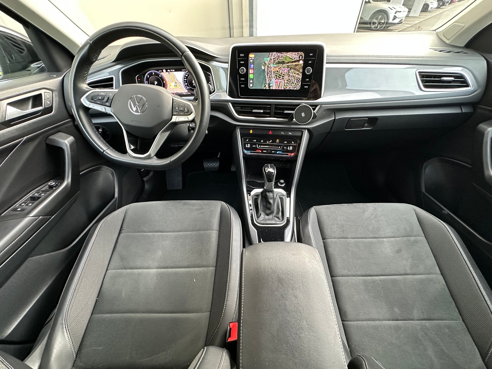 VW T-Roc 2.0 TDI 190PS Sport DSG-image-9