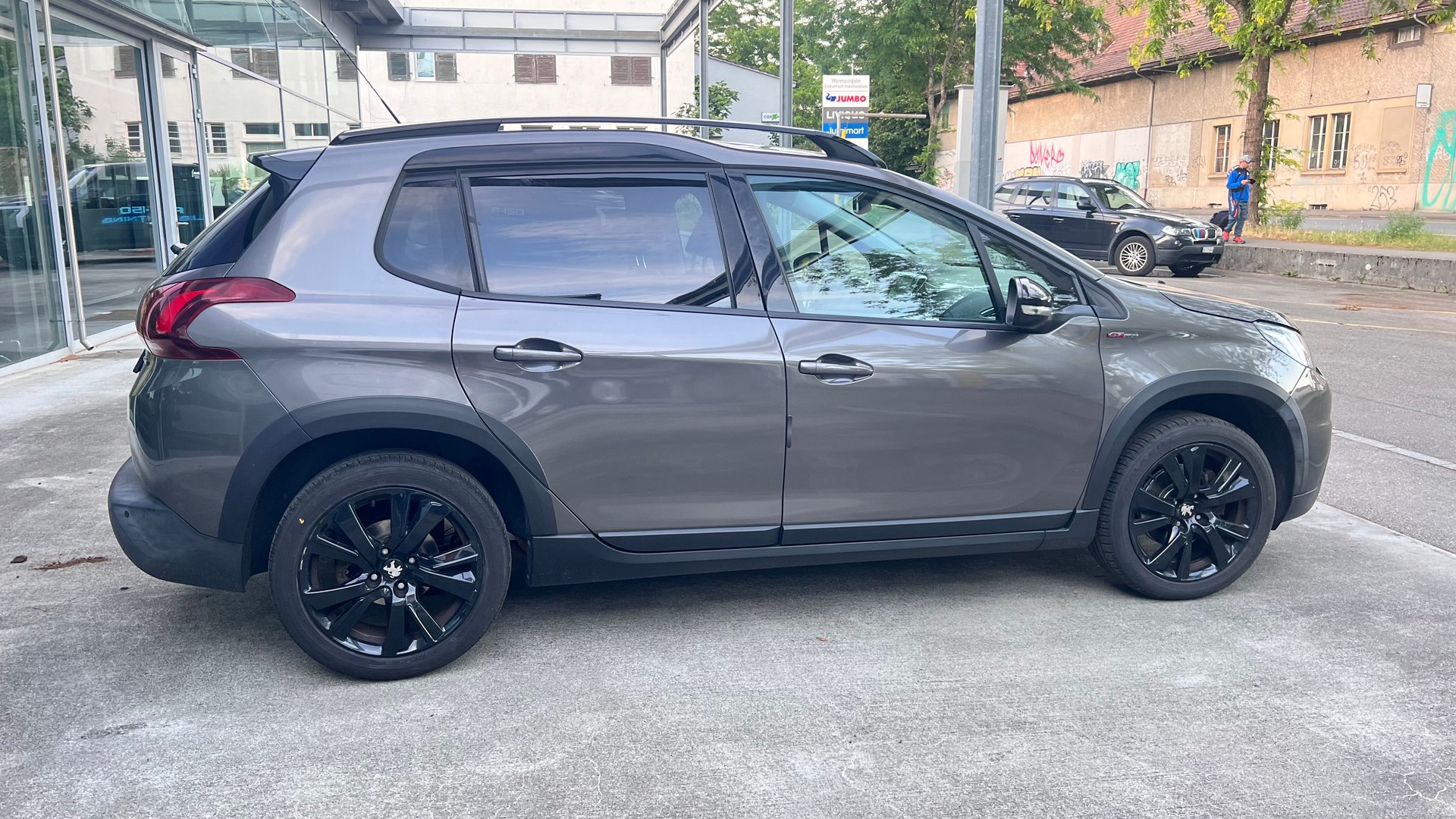 PEUGEOT 2008 1.2 PureTech GT Line-image-2