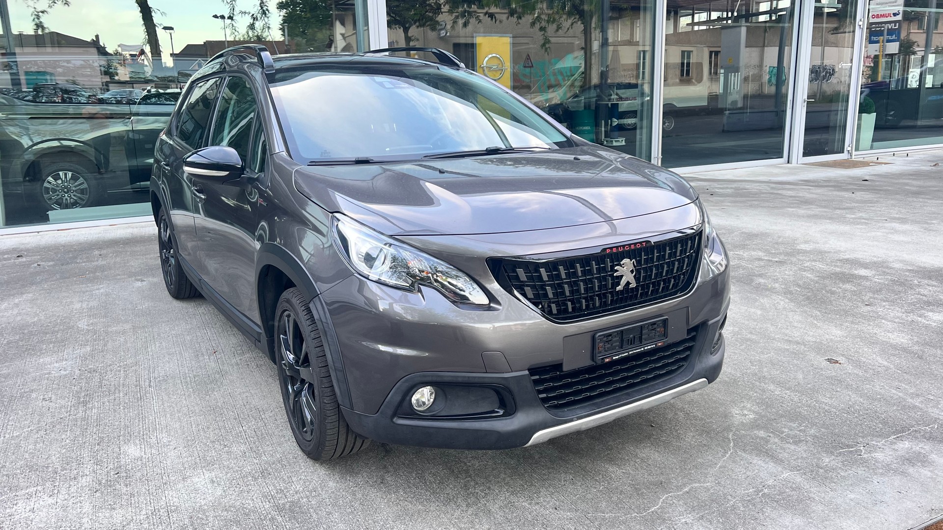 PEUGEOT 2008 1.2 PureTech GT Line-image-1