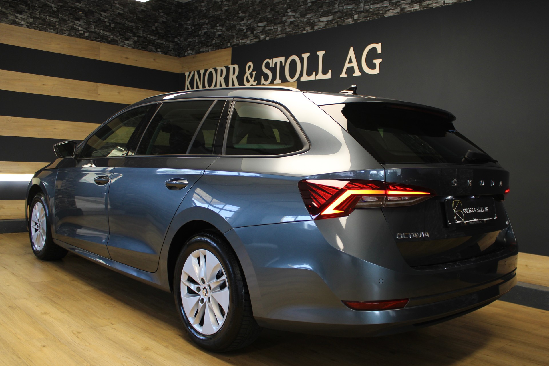 SKODA Octavia Combi 2.0 TDI DSG Ambition 4x4-image-5