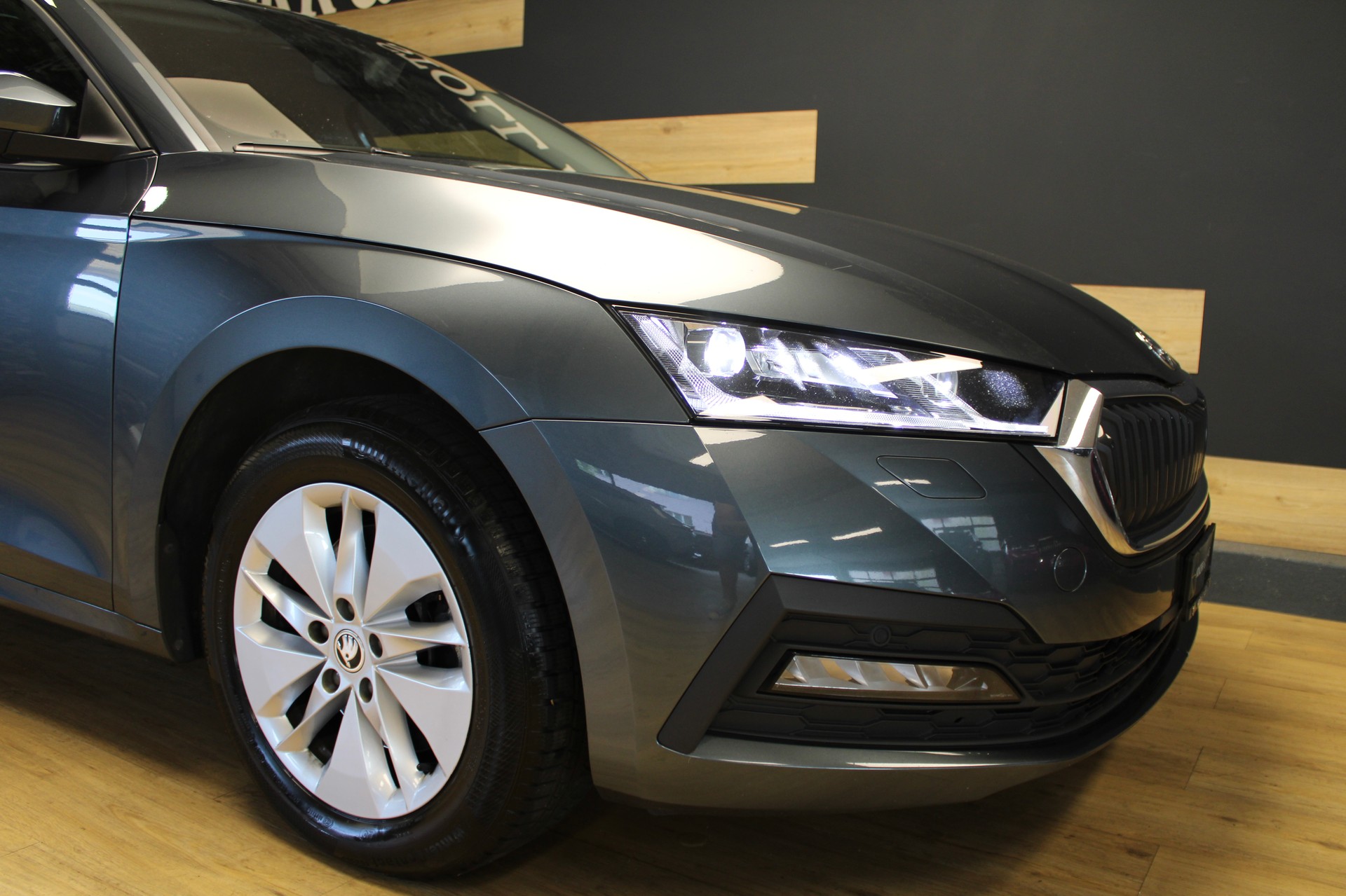 SKODA Octavia Combi 2.0 TDI DSG Ambition 4x4-showroom-element-3