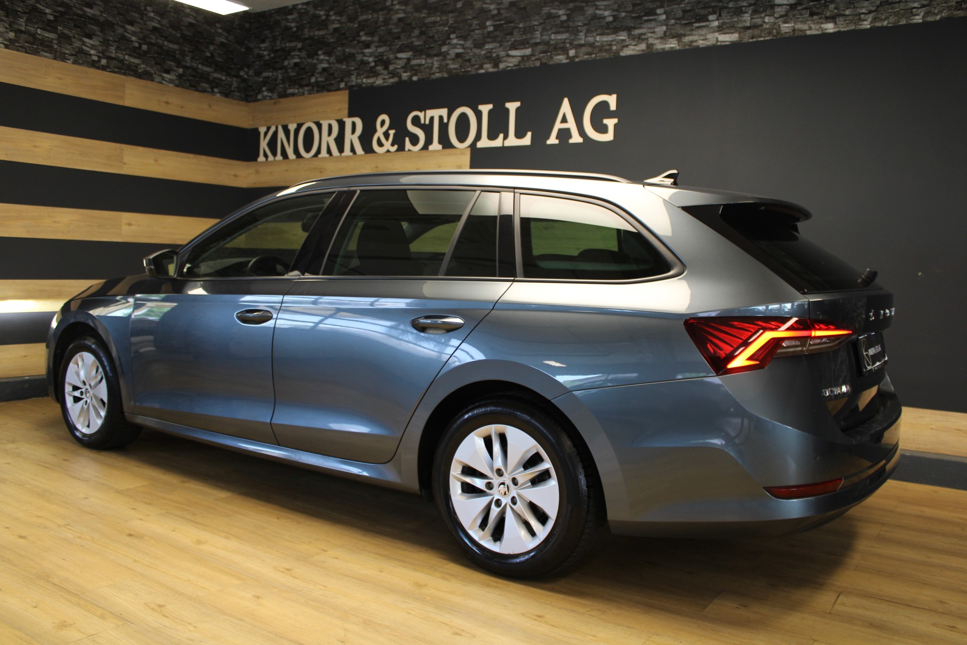 SKODA Octavia Combi 2.0 TDI DSG Ambition 4x4-image-6