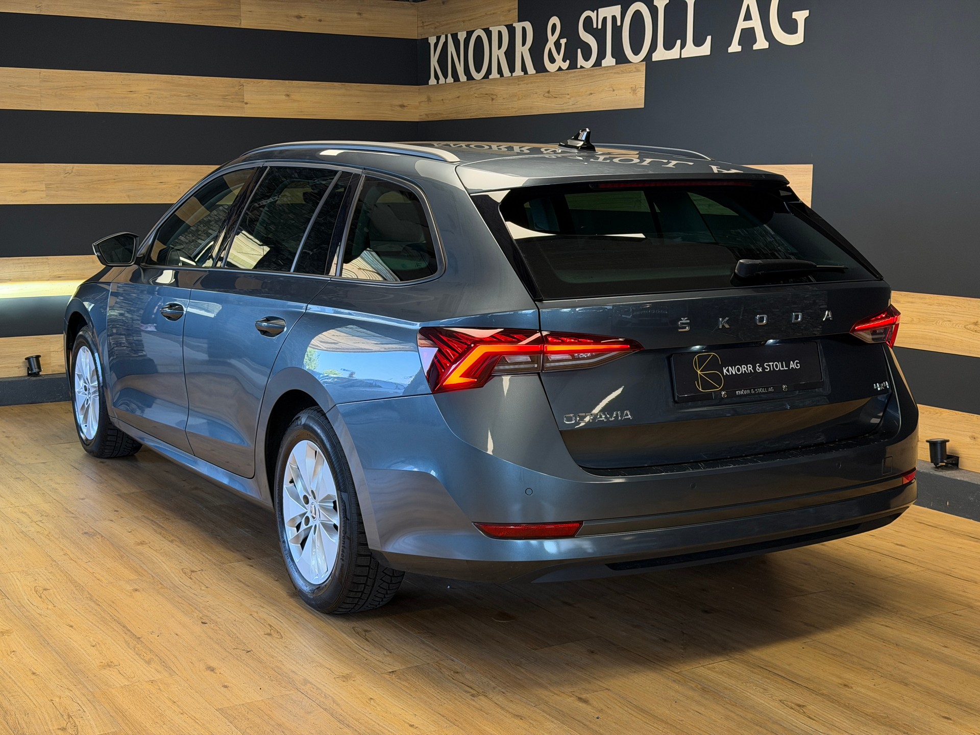 SKODA Octavia Combi 2.0 TDI DSG Ambition 4x4-image-15