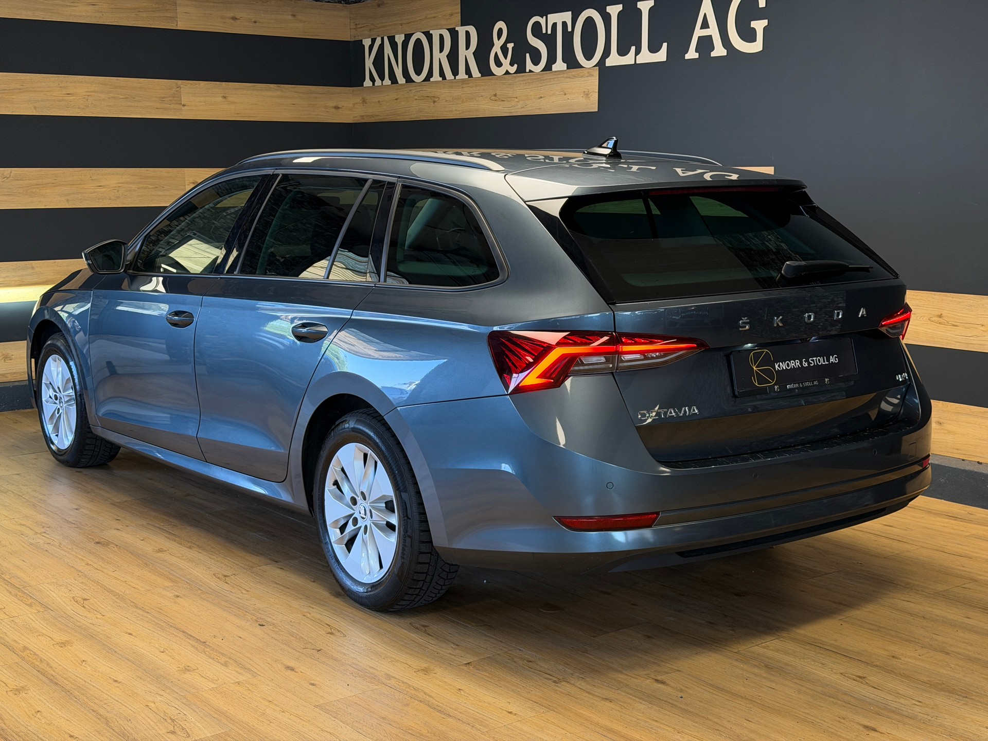 SKODA Octavia Combi 2.0 TDI DSG Ambition 4x4-image-16