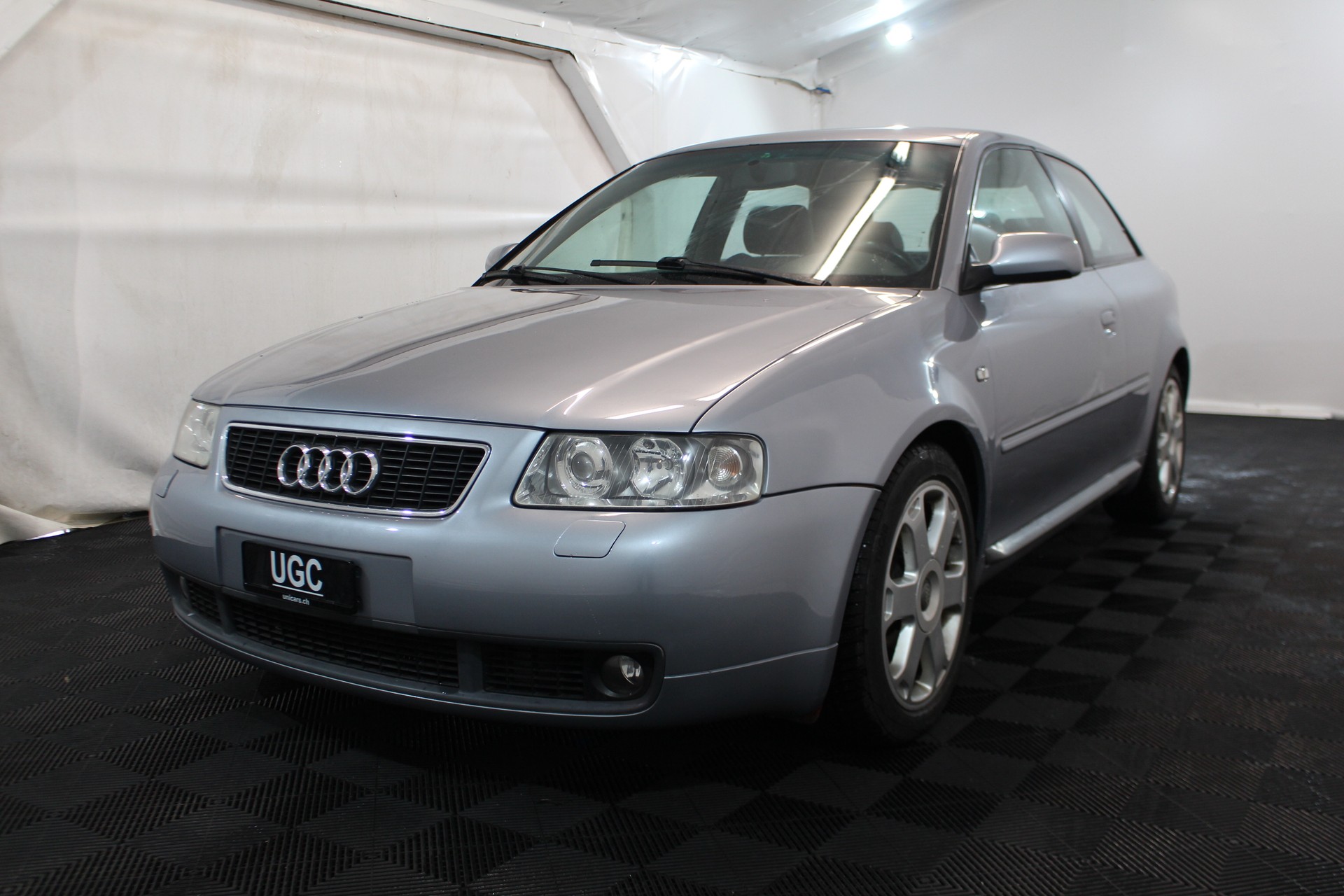 AUDI S3 1.8 20V Turbo 225 quattro-showroom-element-2