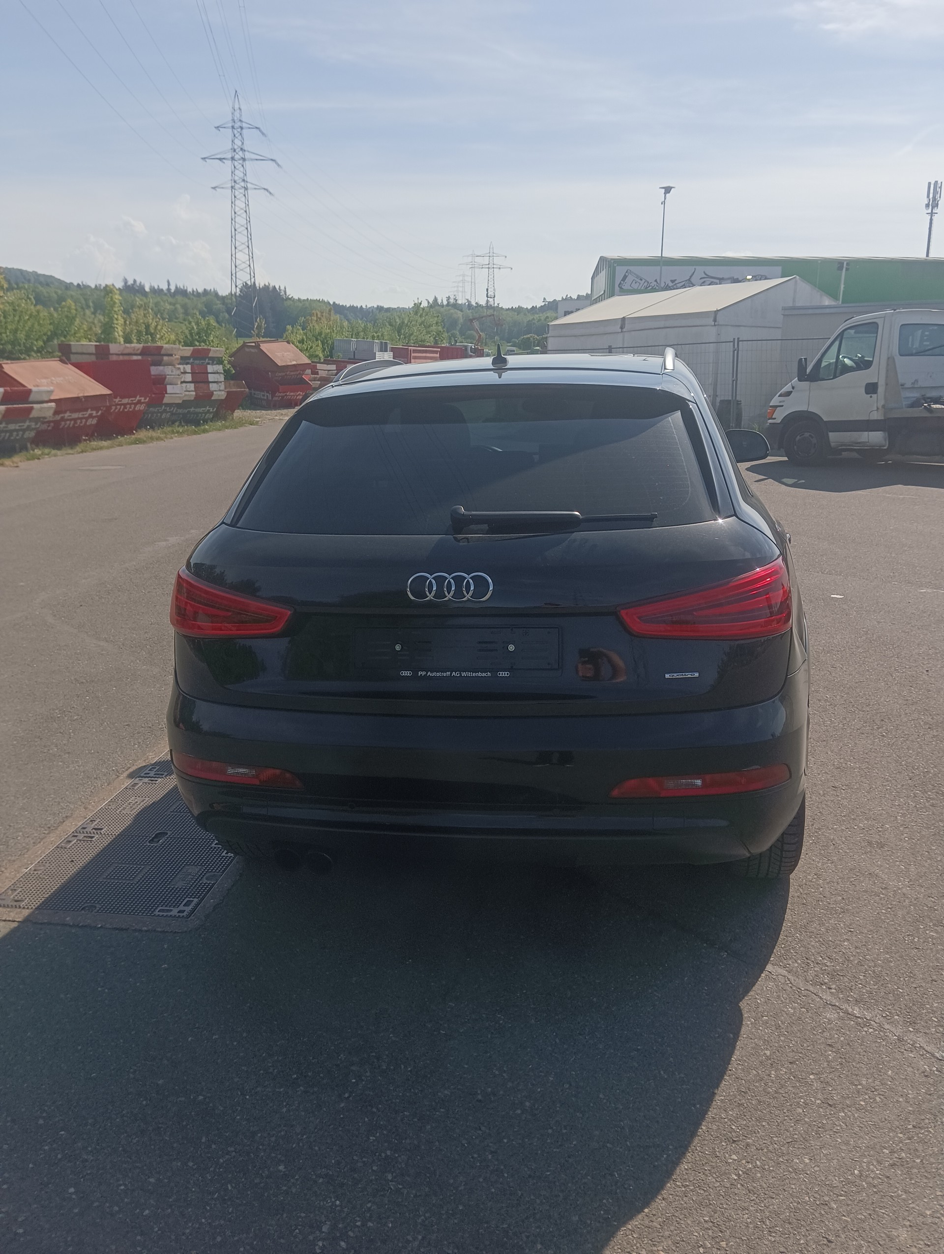 AUDI Q3 2.0 TFSI quattro S-tronic-image-5