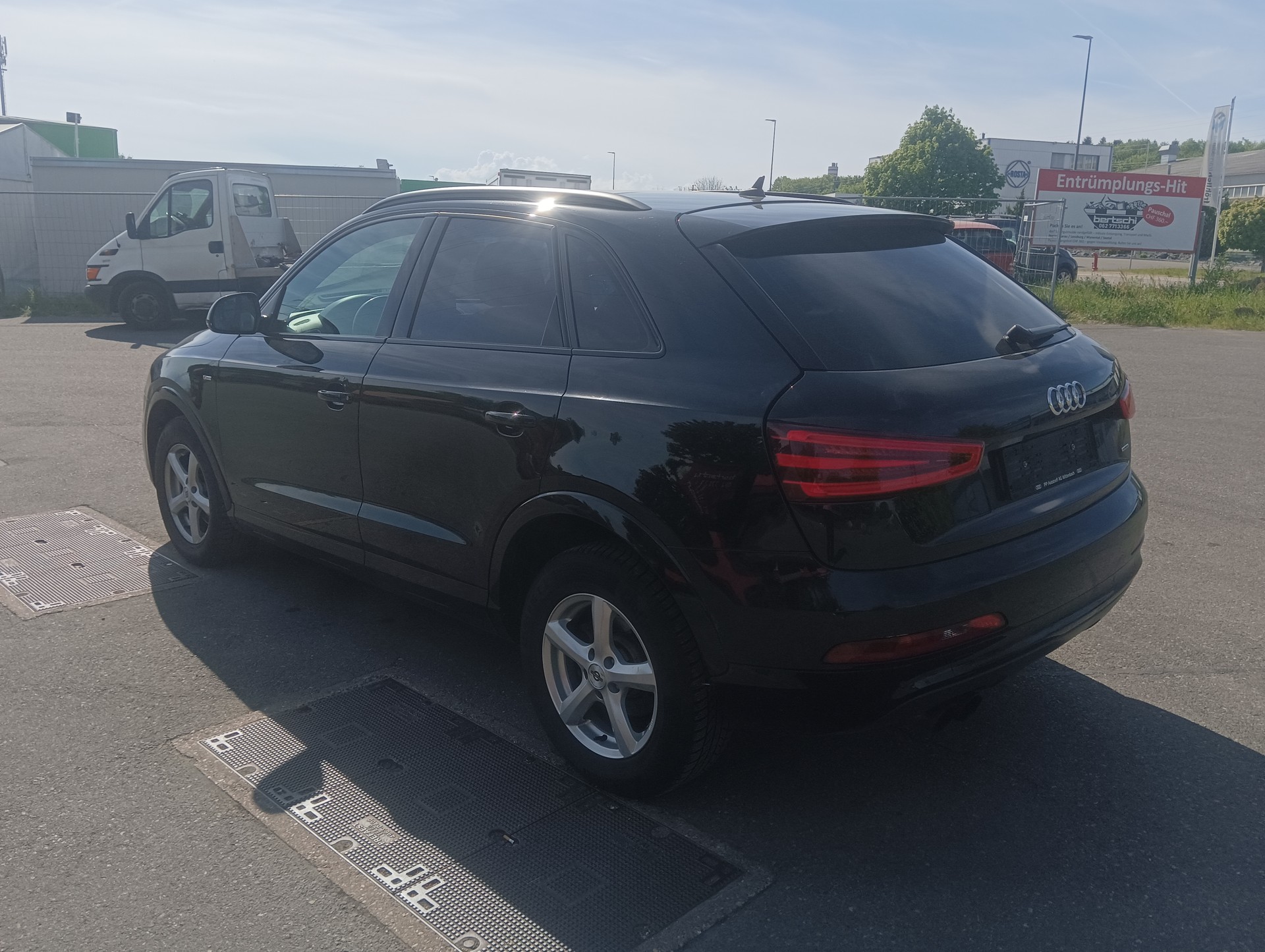 AUDI Q3 2.0 TFSI quattro S-tronic-image-4