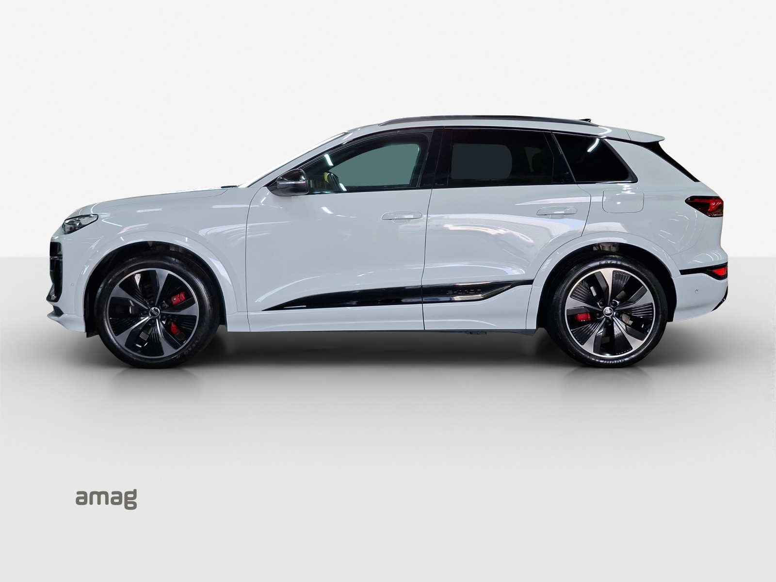 AUDI Q6 e-tron quattro-showroom-element-1