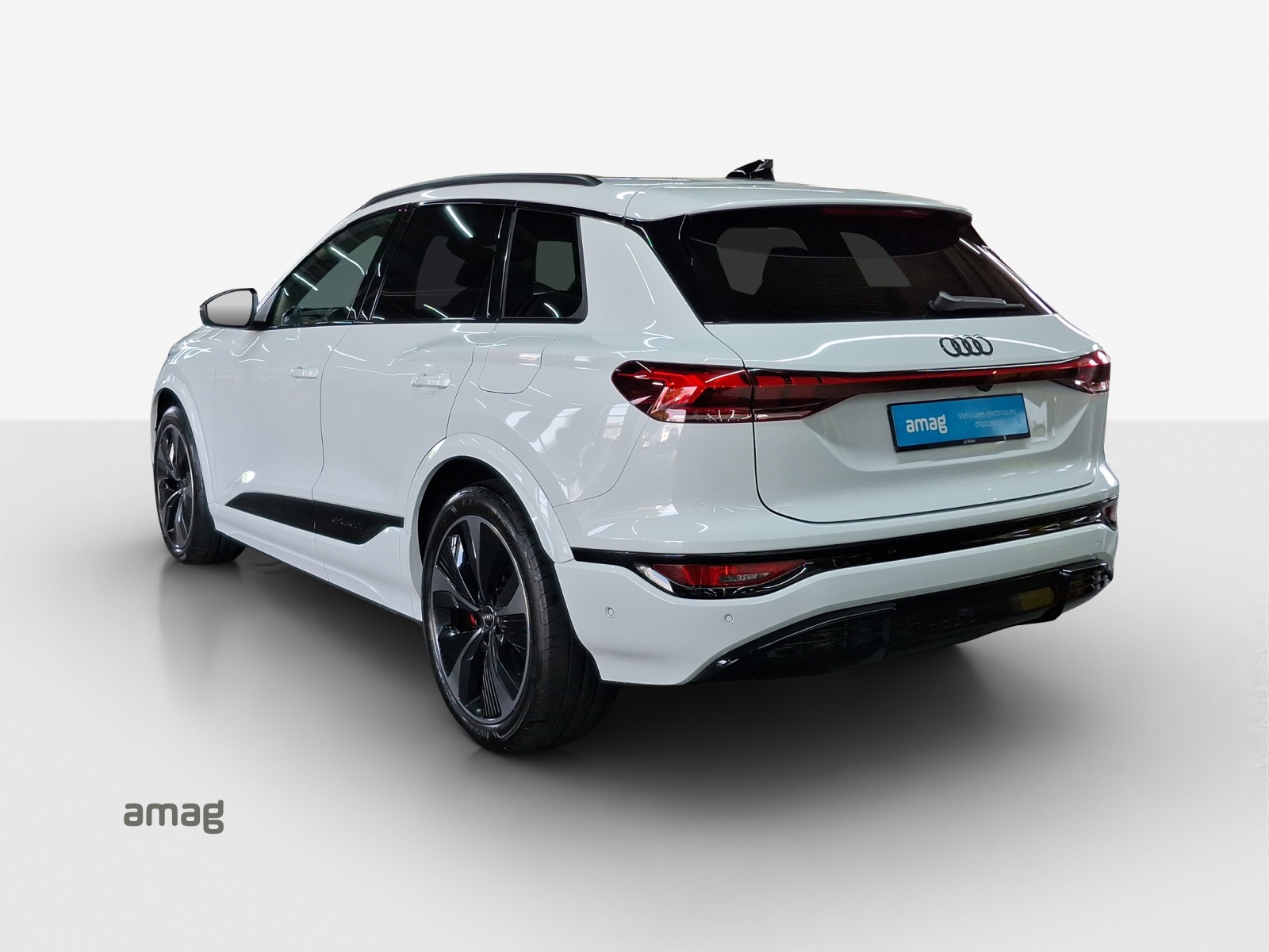 AUDI Q6 e-tron quattro-showroom-element-3